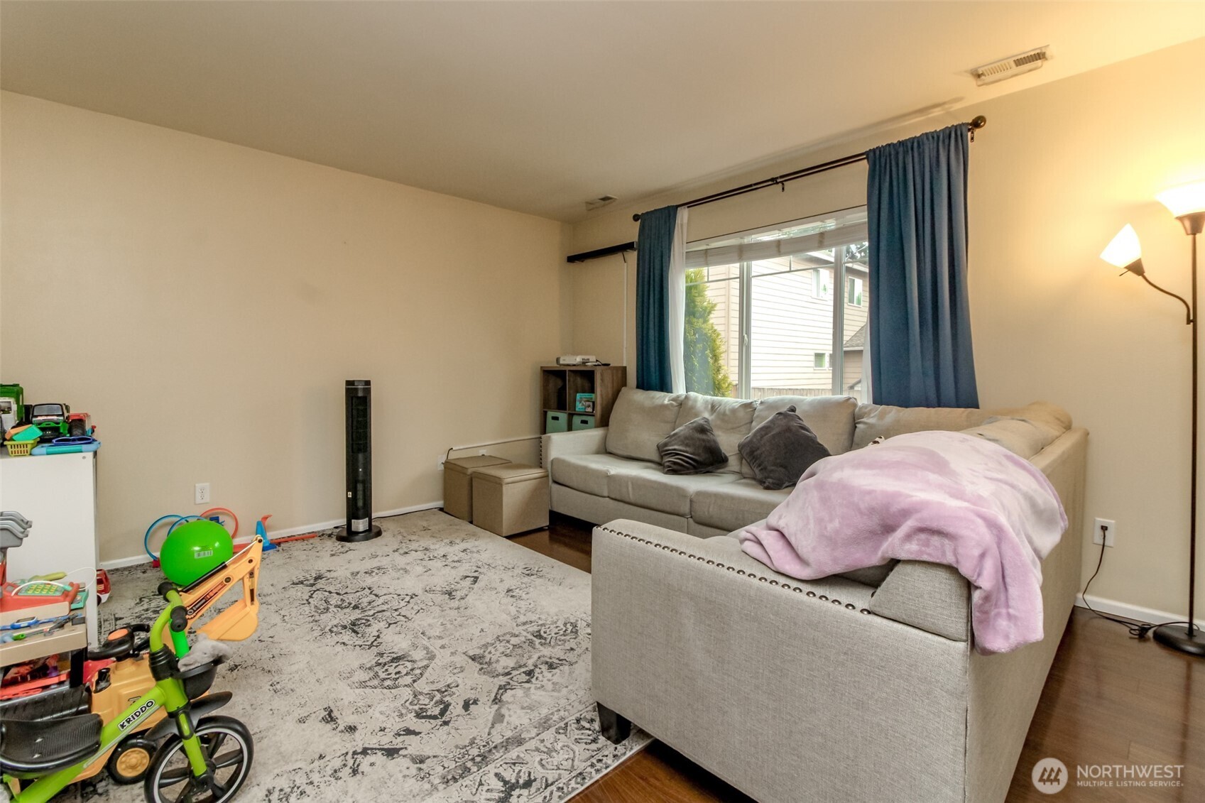 Puyallup, Washington, 98373, United States, 3 Bedrooms Bedrooms, ,3 BathroomsBathrooms,Residential,For Sale,1979459