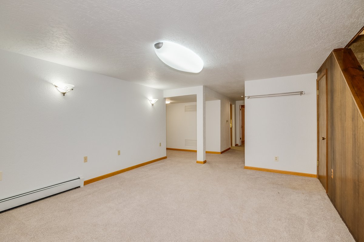 Cheyenne, Wyoming, 82009, United States, 5 Bedrooms Bedrooms, ,3 BathroomsBathrooms,Residential,For Sale,1981305