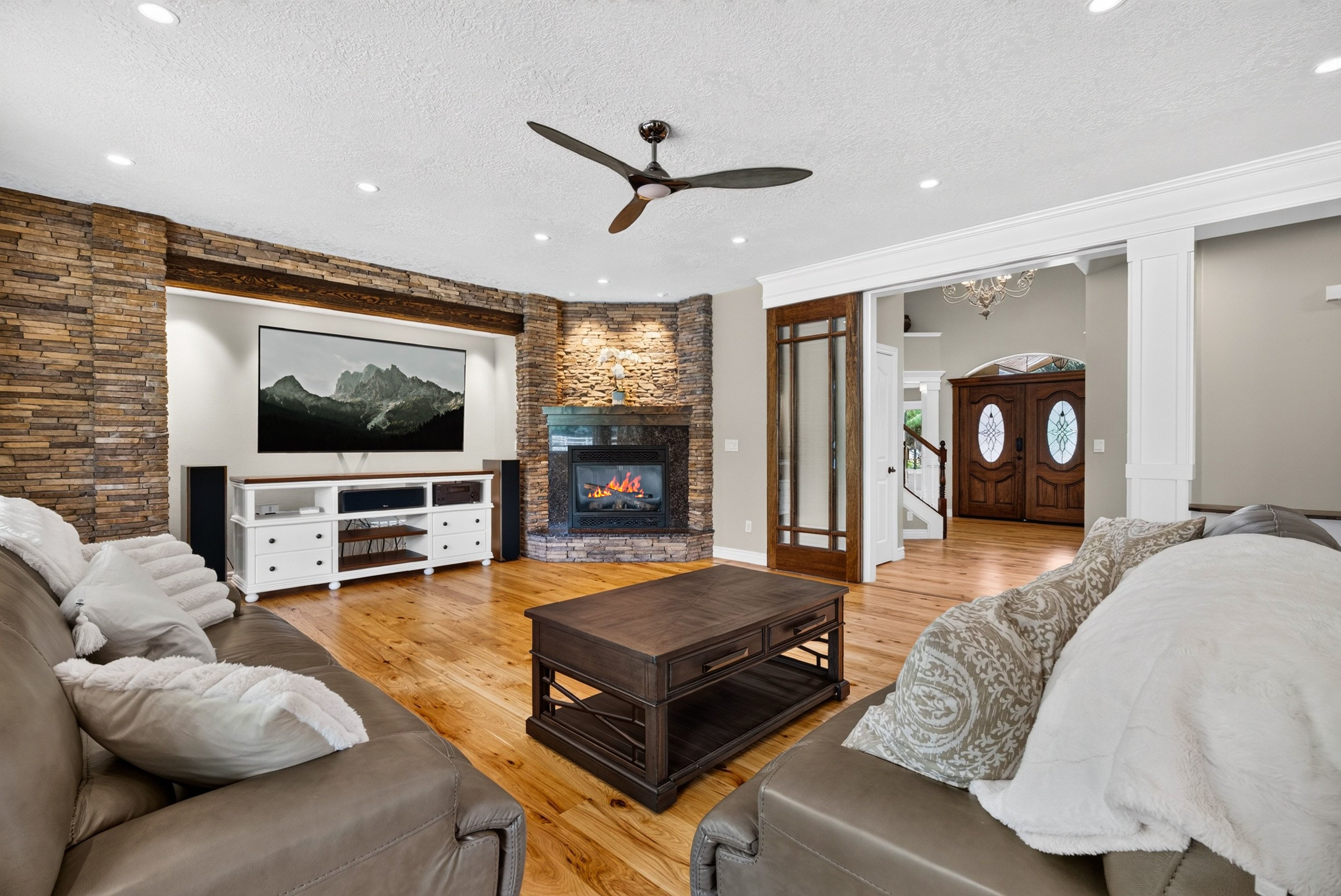  Exceptional Eagle Property - 物件實景