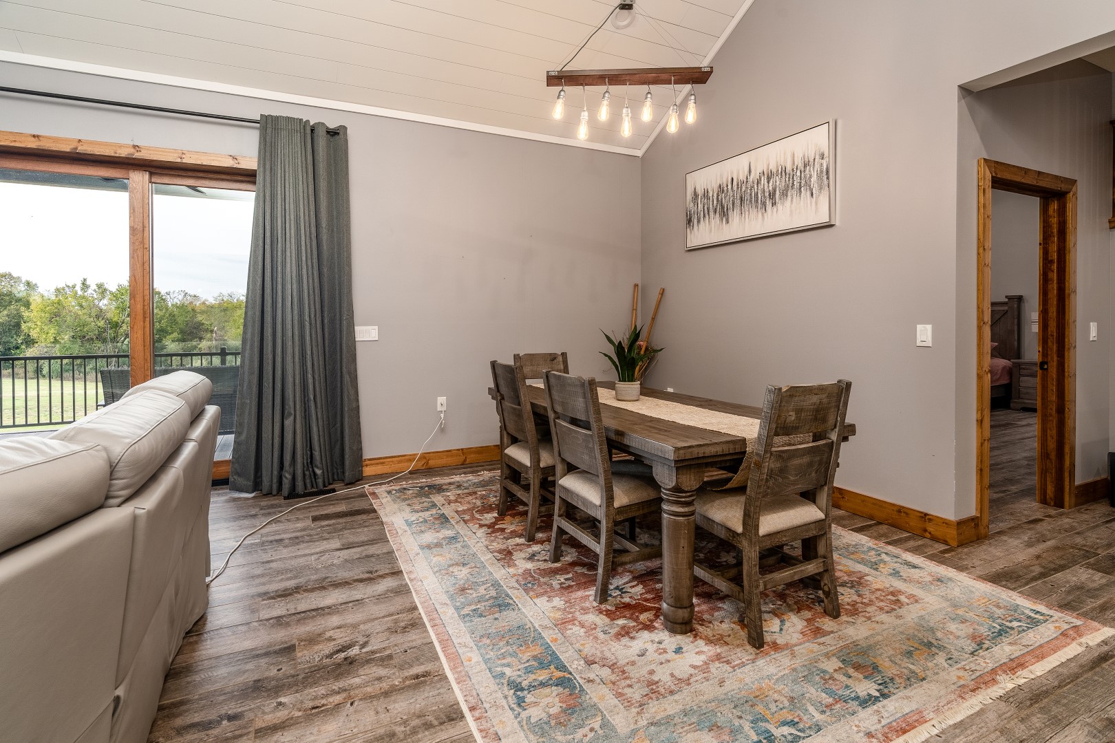 Carbondale, Illinois, 62902, United States, 3 Bedrooms Bedrooms, ,8 BathroomsBathrooms,Residential,For Sale,1986074