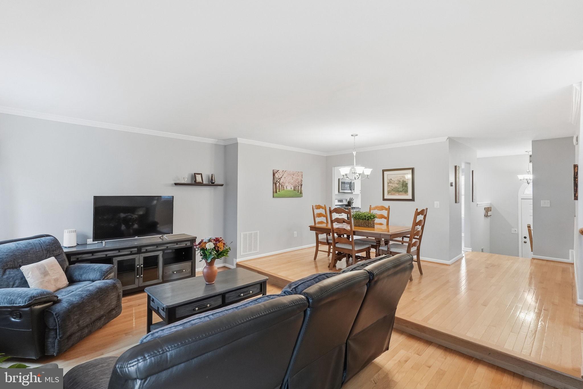 Fairfax, Virginia, 22033, United States, 2 Bedrooms Bedrooms, ,4 BathroomsBathrooms,Residential,For Sale,2001476