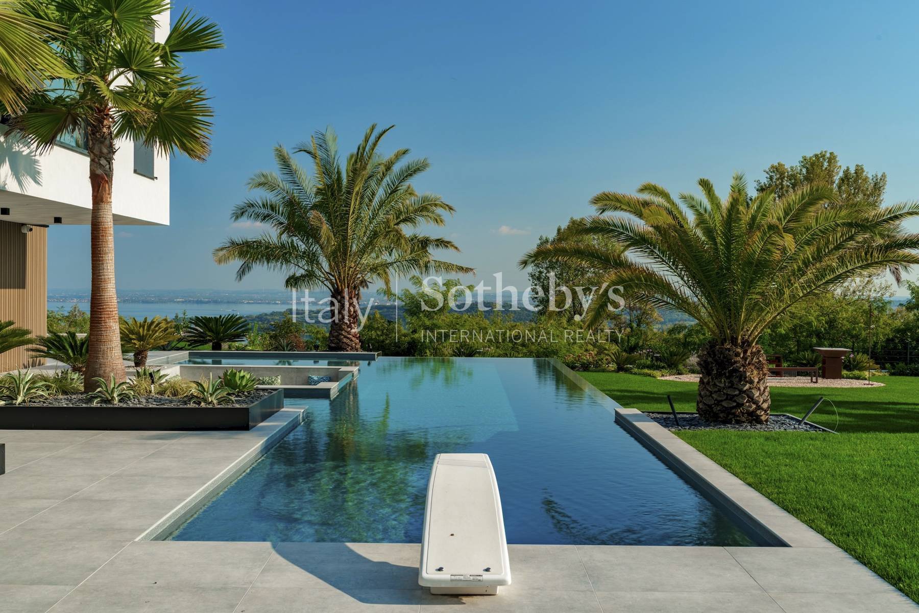  Exclusive modern villa with panoramic lake views - 物件實景