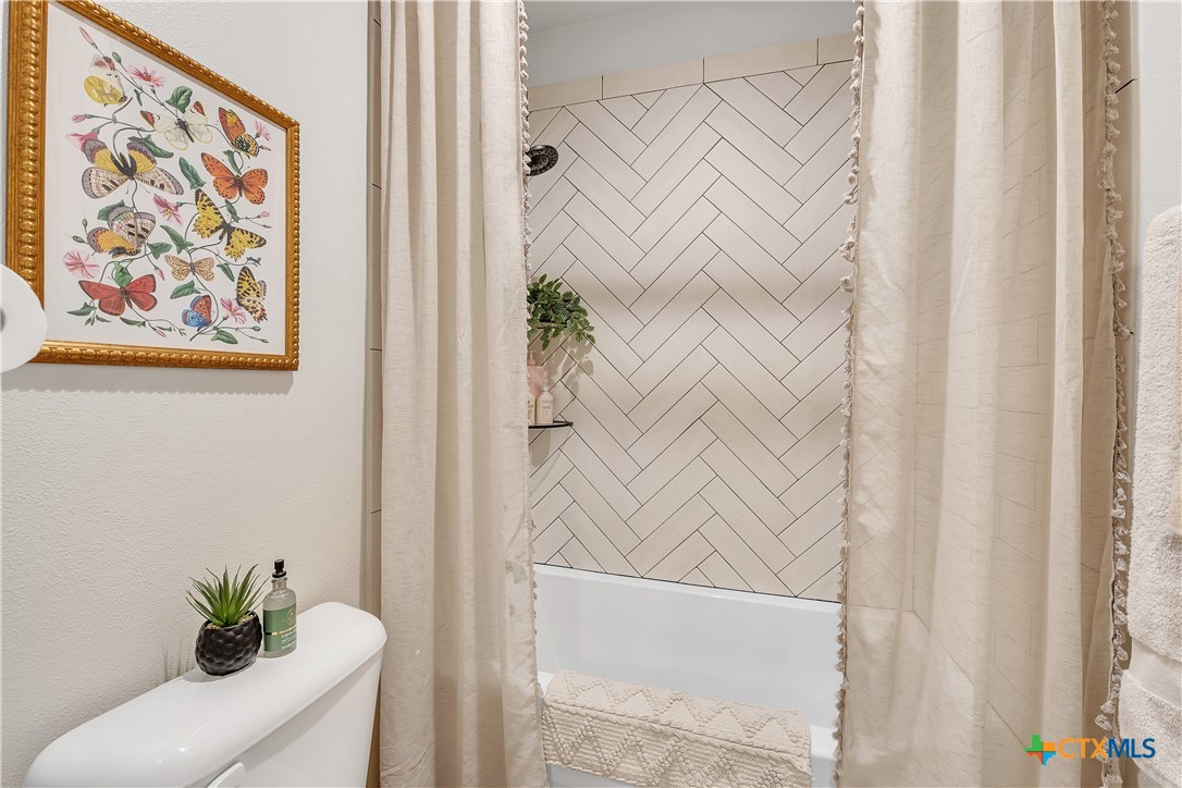 Salado, Texas, 76571, United States, 4 Bedrooms Bedrooms, ,3 BathroomsBathrooms,Residential,For Sale,1895427