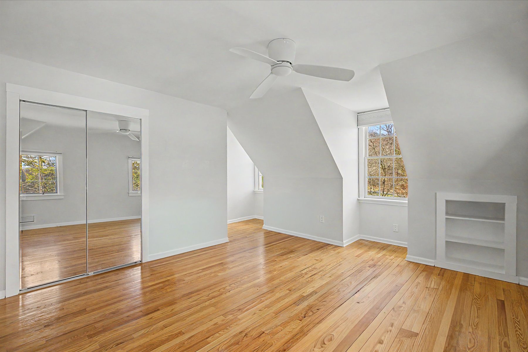  Lovely Cape Cod Home Situated on Two Private Acres - 物件實景