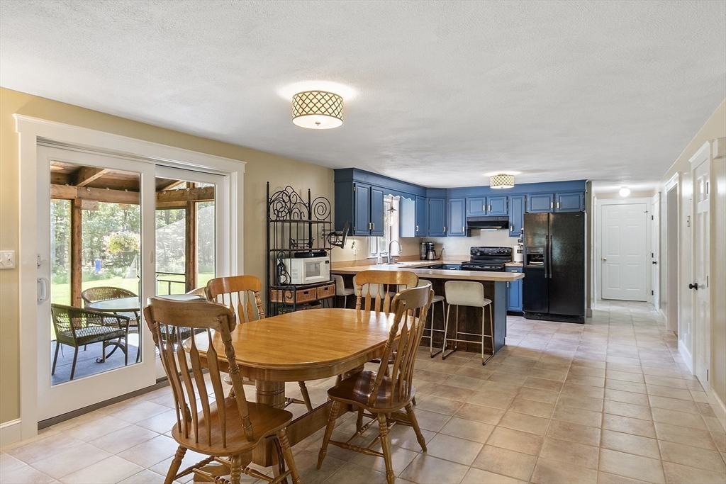 Lunenburg, Massachusetts, 01462, United States, 4 Bedrooms Bedrooms, ,3 BathroomsBathrooms,Residential,For Sale,1885321