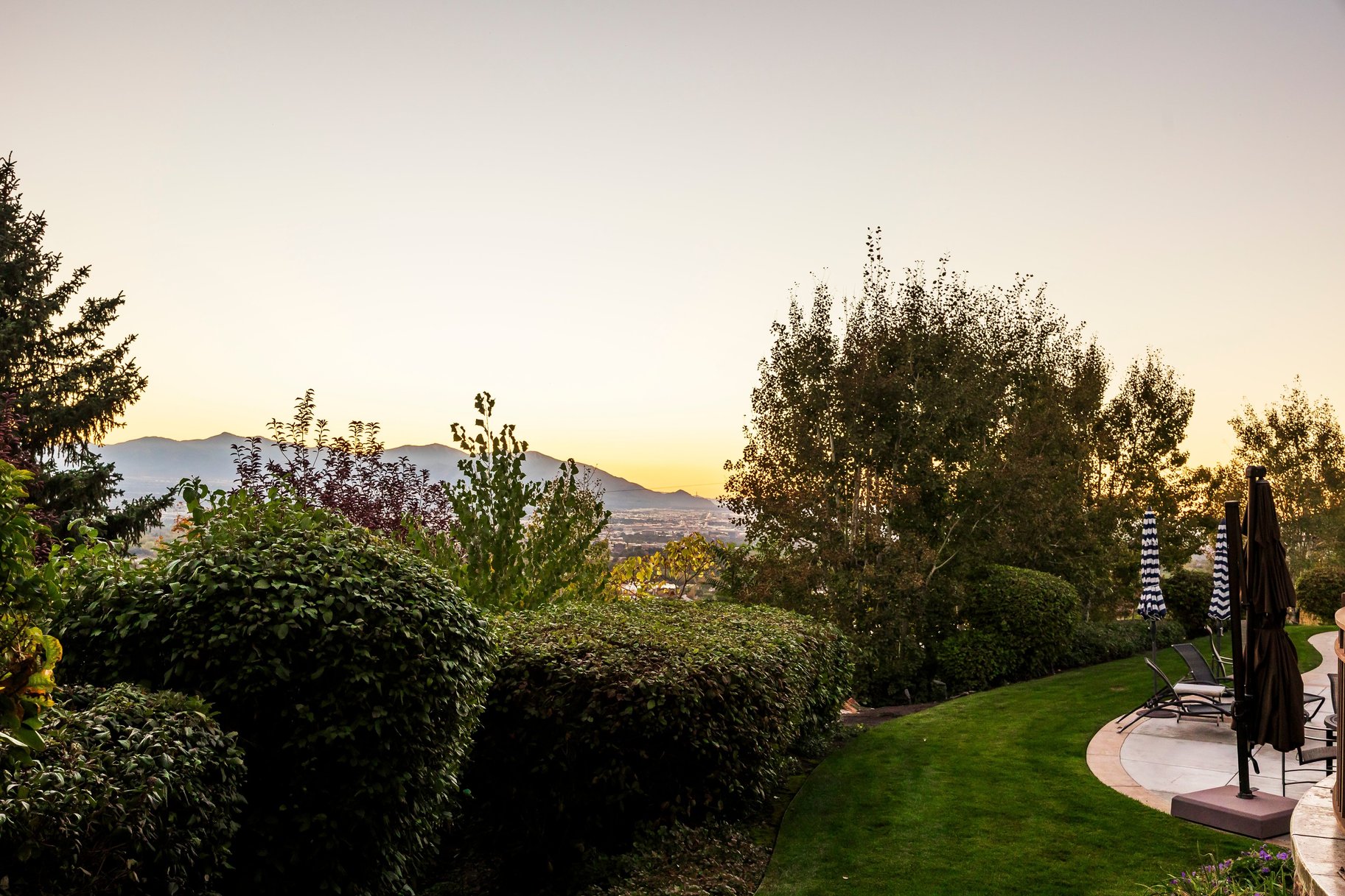  Timeless East Bench Craftsman Estate with Gated Entry, Expansive Light and Views - 物件實景