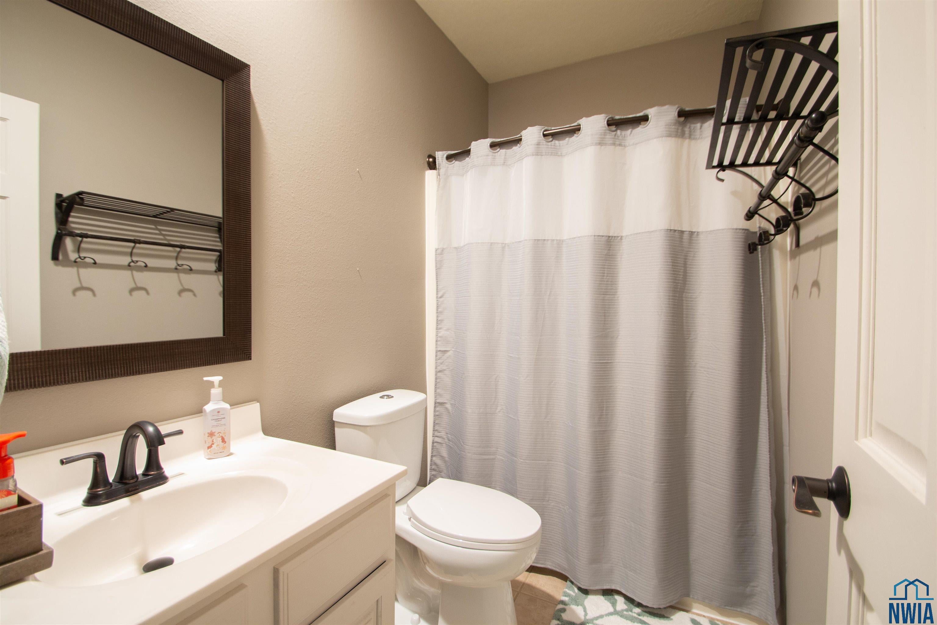 Sioux City, Iowa, 51106, United States, 5 Bedrooms Bedrooms, ,7 BathroomsBathrooms,Residential,For Sale,1976174