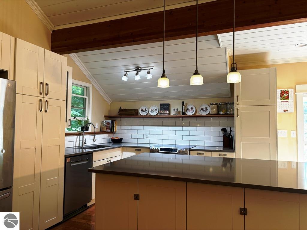 Traverse City, Michigan, 49684, United States, 3 Bedrooms Bedrooms, ,2 BathroomsBathrooms,Residential,For Sale,1882557