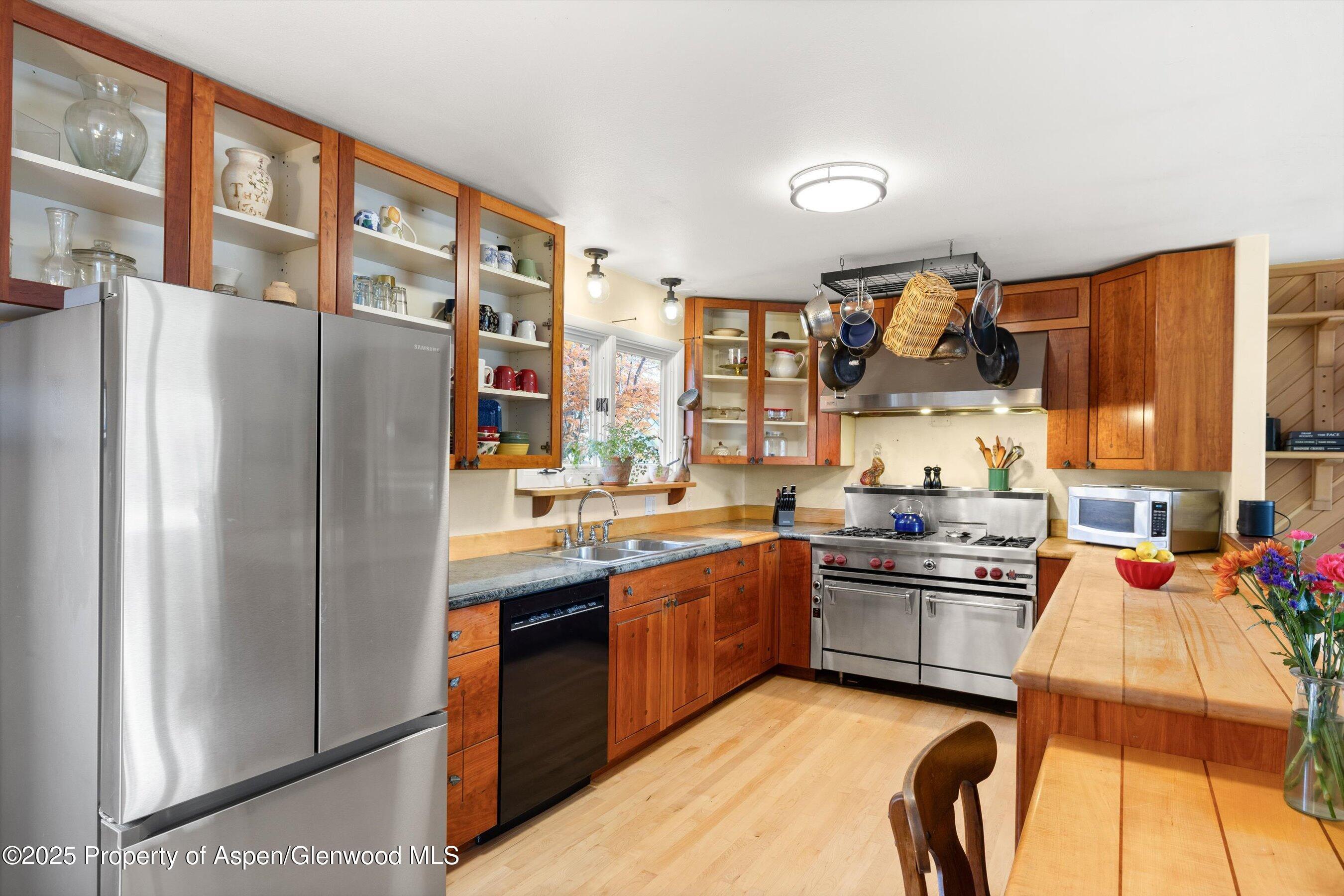 Carbondale, Colorado, 81623, United States, 6 Bedrooms Bedrooms, ,4 BathroomsBathrooms,Residential,For Sale,1986290