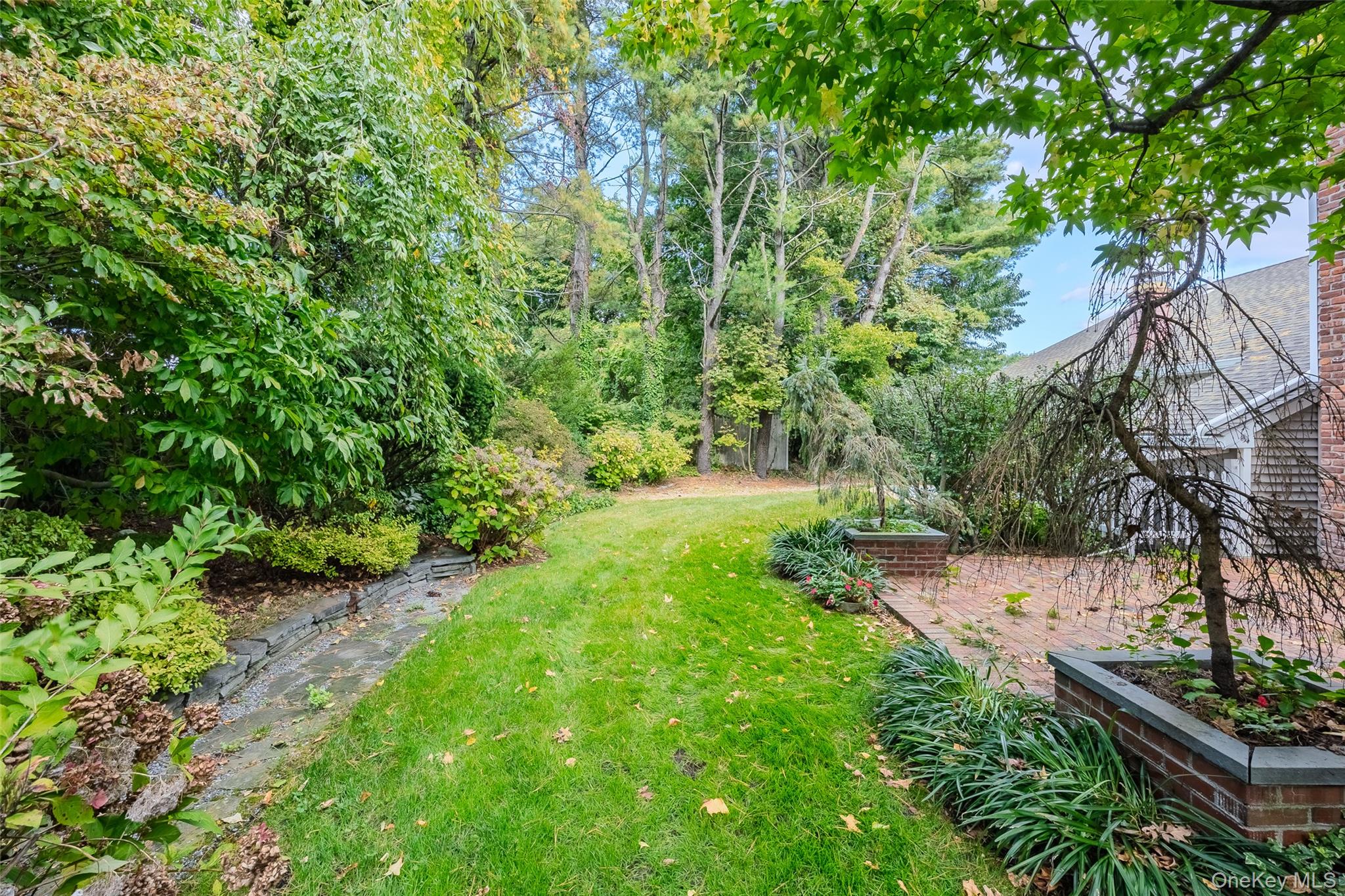 Huntington Station, New York, 11746, United States, 2 Bedrooms Bedrooms, ,2 BathroomsBathrooms,Residential,For Sale,1981328