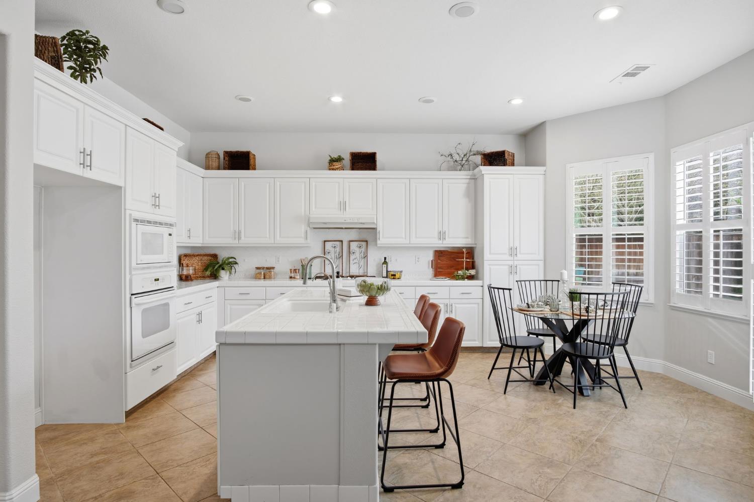 Oakdale, California, 95361, United States, 3 Bedrooms Bedrooms, ,3 BathroomsBathrooms,Residential,For Sale,2007745