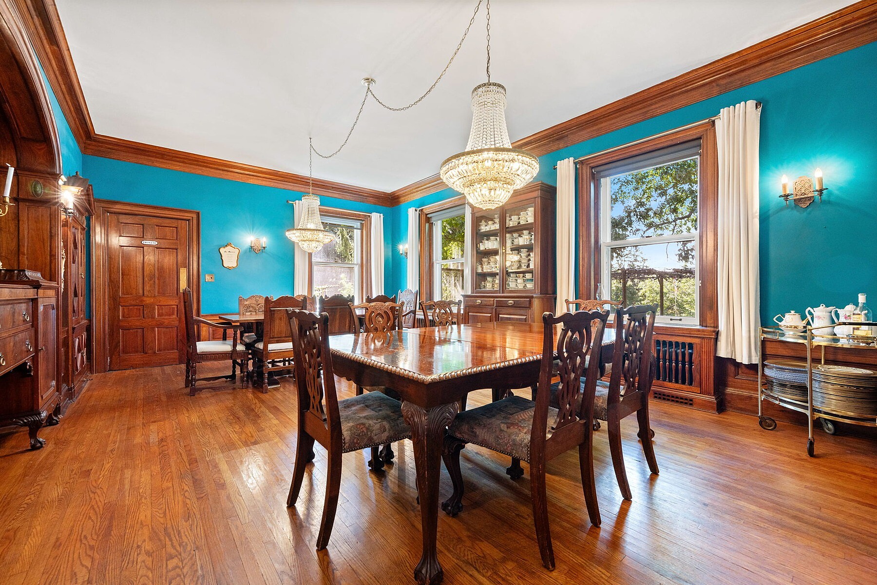  Neo-Classical Revival Home - 物件實景