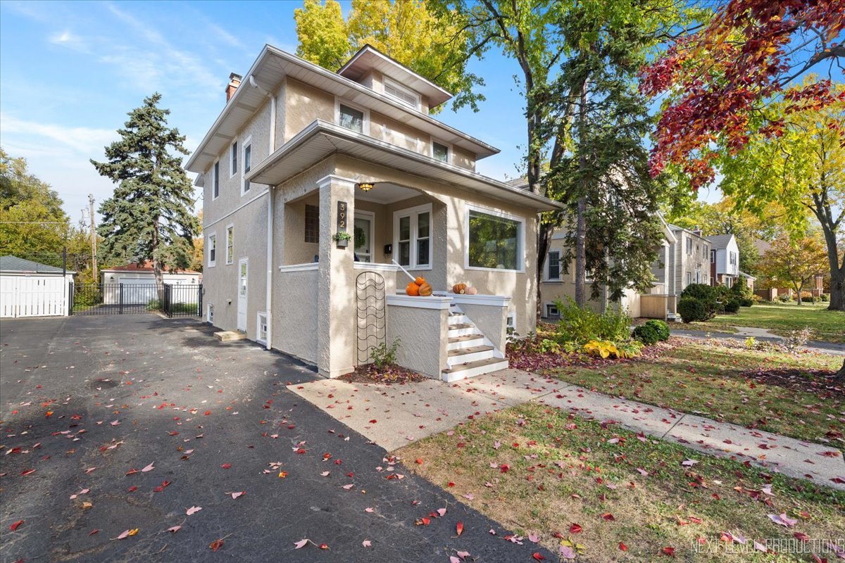 Riverside, Illinois, 60546, United States, 3 Bedrooms Bedrooms, ,3 BathroomsBathrooms,Residential,For Sale,1988558