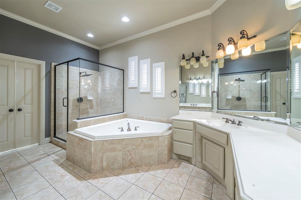 Arlington, Texas, 76017, United States, 4 Bedrooms Bedrooms, ,5 BathroomsBathrooms,Residential,For Sale,1982426