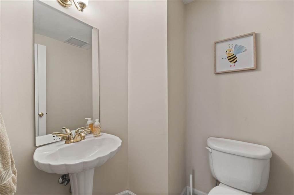 Atlanta, Georgia, 30327, United States, 2 Bedrooms Bedrooms, ,3 BathroomsBathrooms,Residential,For Sale,1895393