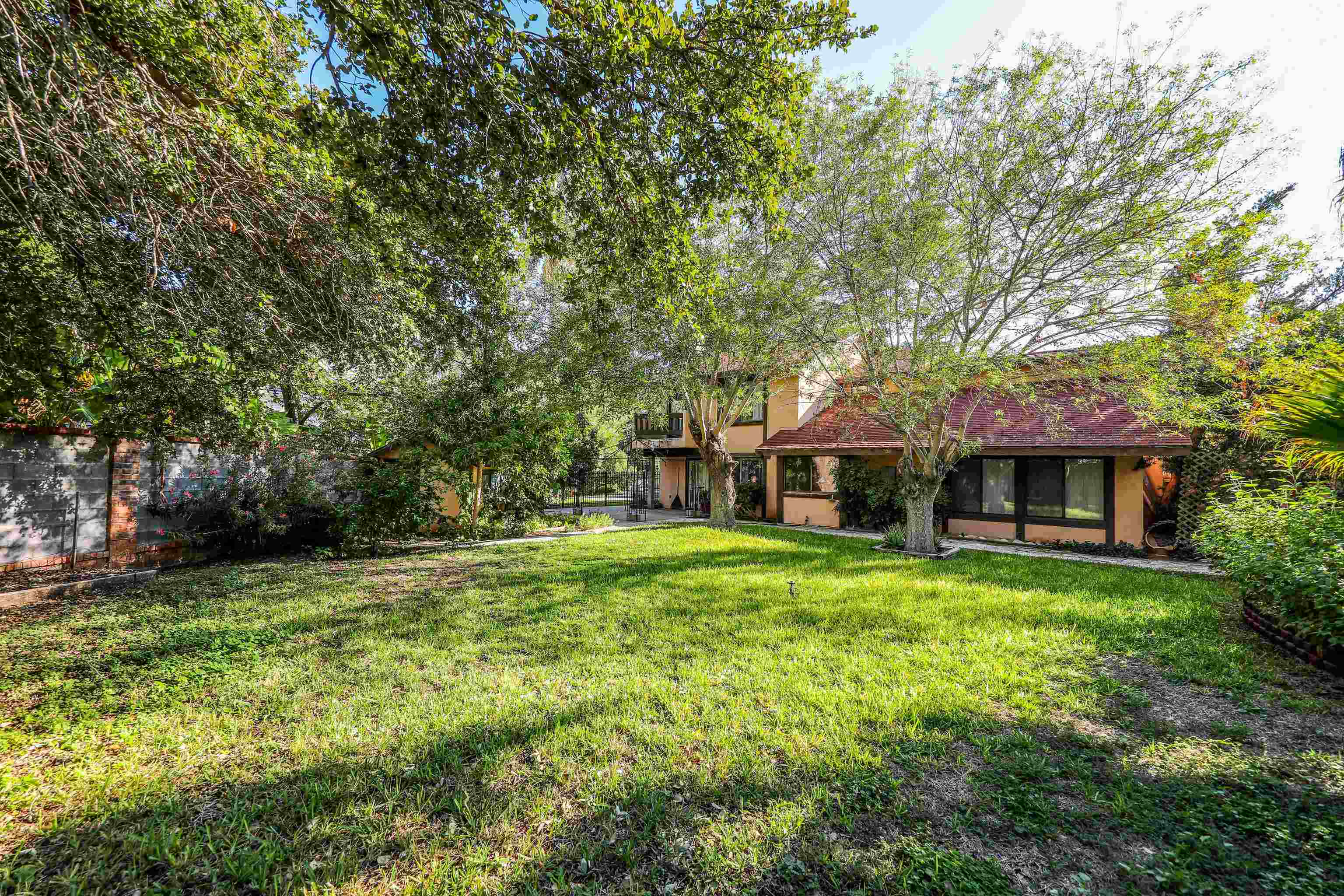 LAREDO, Texas, 78041, United States, 5 Bedrooms Bedrooms, ,3 BathroomsBathrooms,Residential,For Sale,1967607