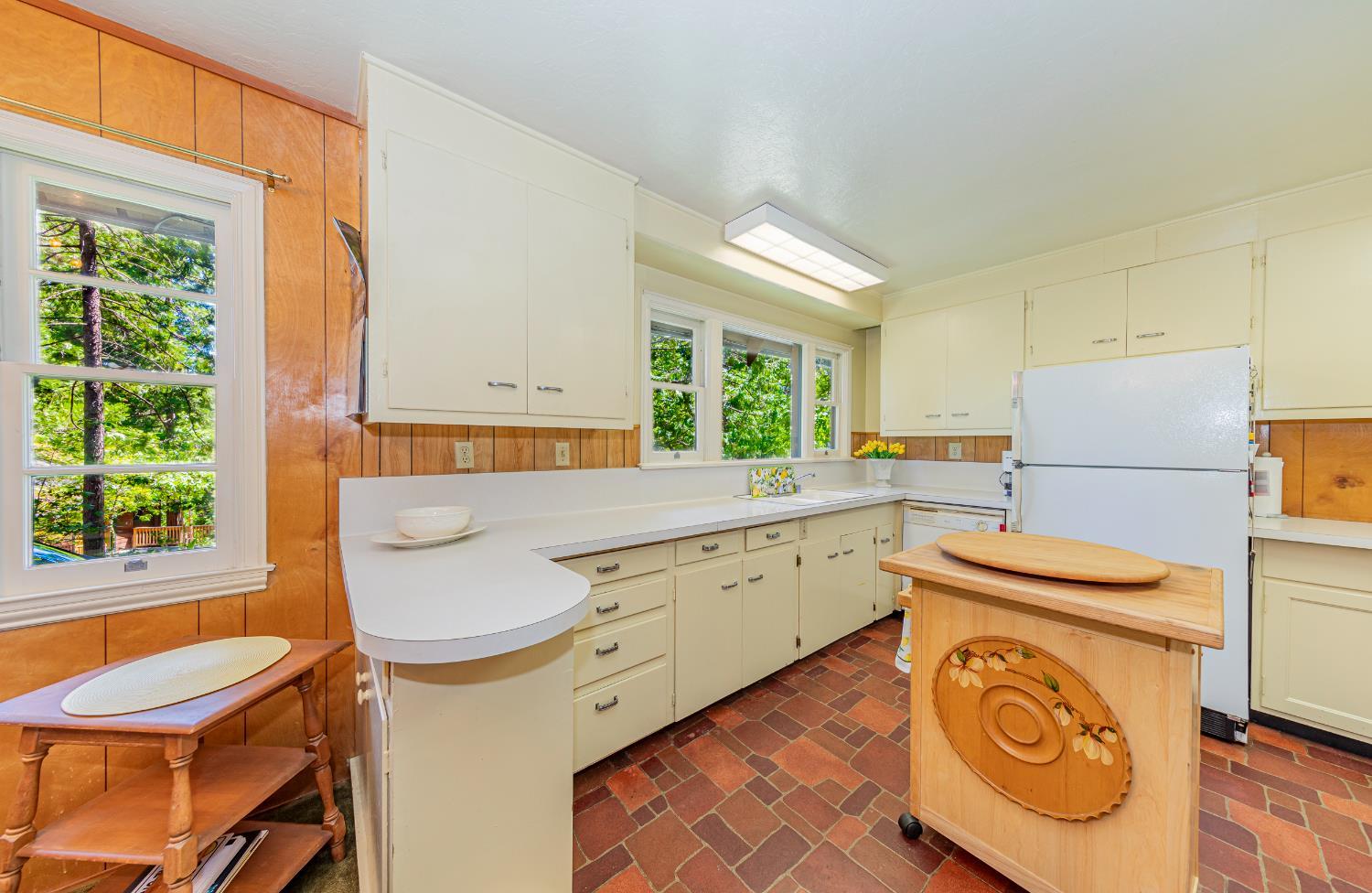 Fish Camp, California, 93623, United States, 5 Bedrooms Bedrooms, ,2 BathroomsBathrooms,Residential,For Sale,1869903