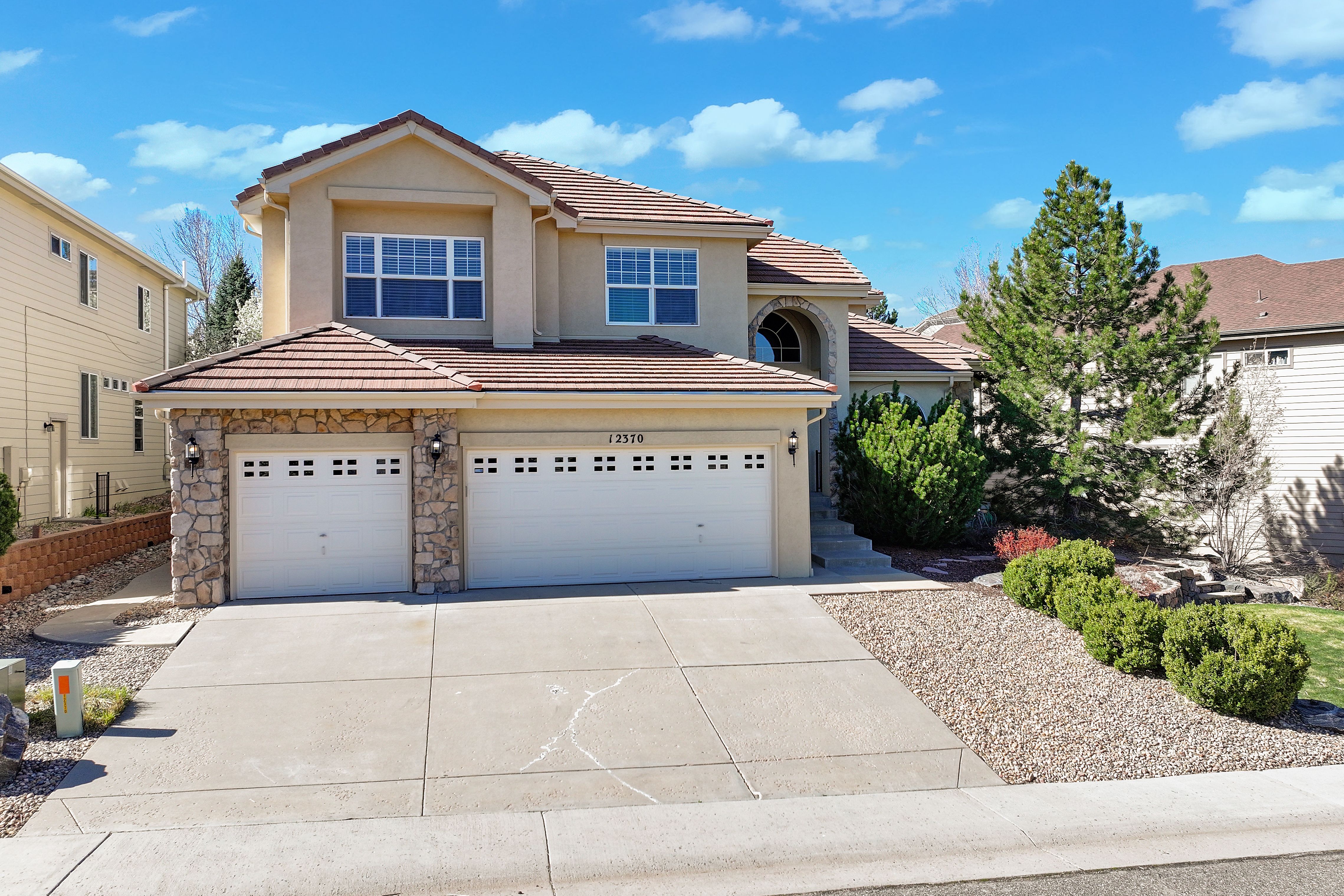  Impressive Two-Story Home Nestled in the Desirable Castle Pines Community - 物件實景