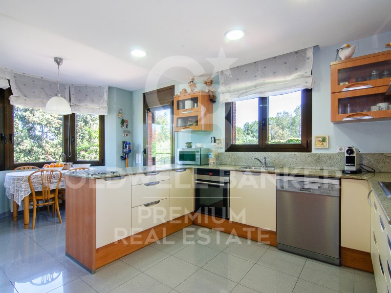 Cerdanyola del Vallès, Catalonia, ES, 5 Bedrooms Bedrooms, ,3 BathroomsBathrooms,Residential,For Sale,1610457