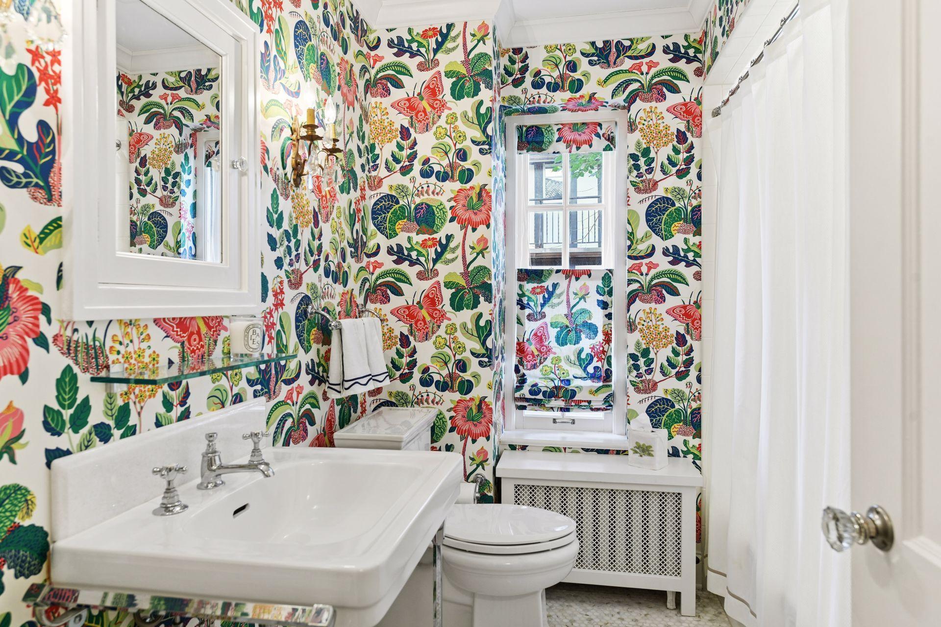 Minneapolis, Minnesota, 55405, United States, 5 Bedrooms Bedrooms, ,4 BathroomsBathrooms,Residential,For Sale,1989086