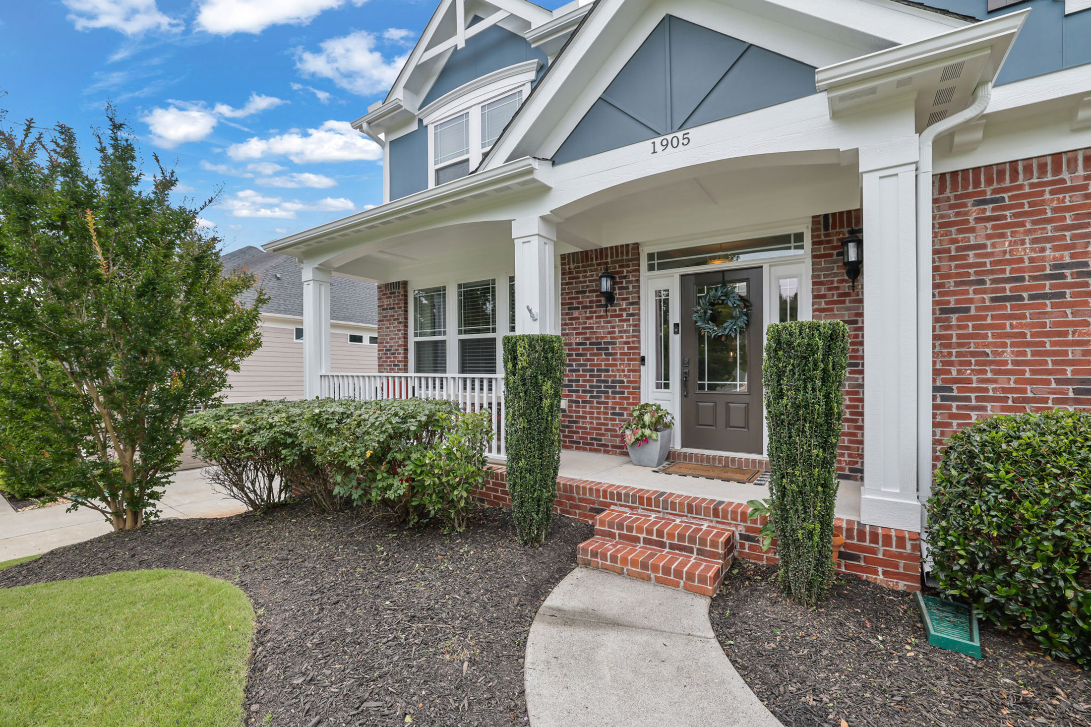  Beautifully Maintained Home in One of Cumming