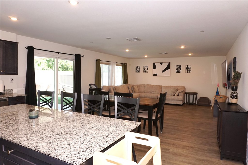 Hemet, California, 92543, United States, 5 Bedrooms Bedrooms, ,3 BathroomsBathrooms,Residential,For Sale,1826909