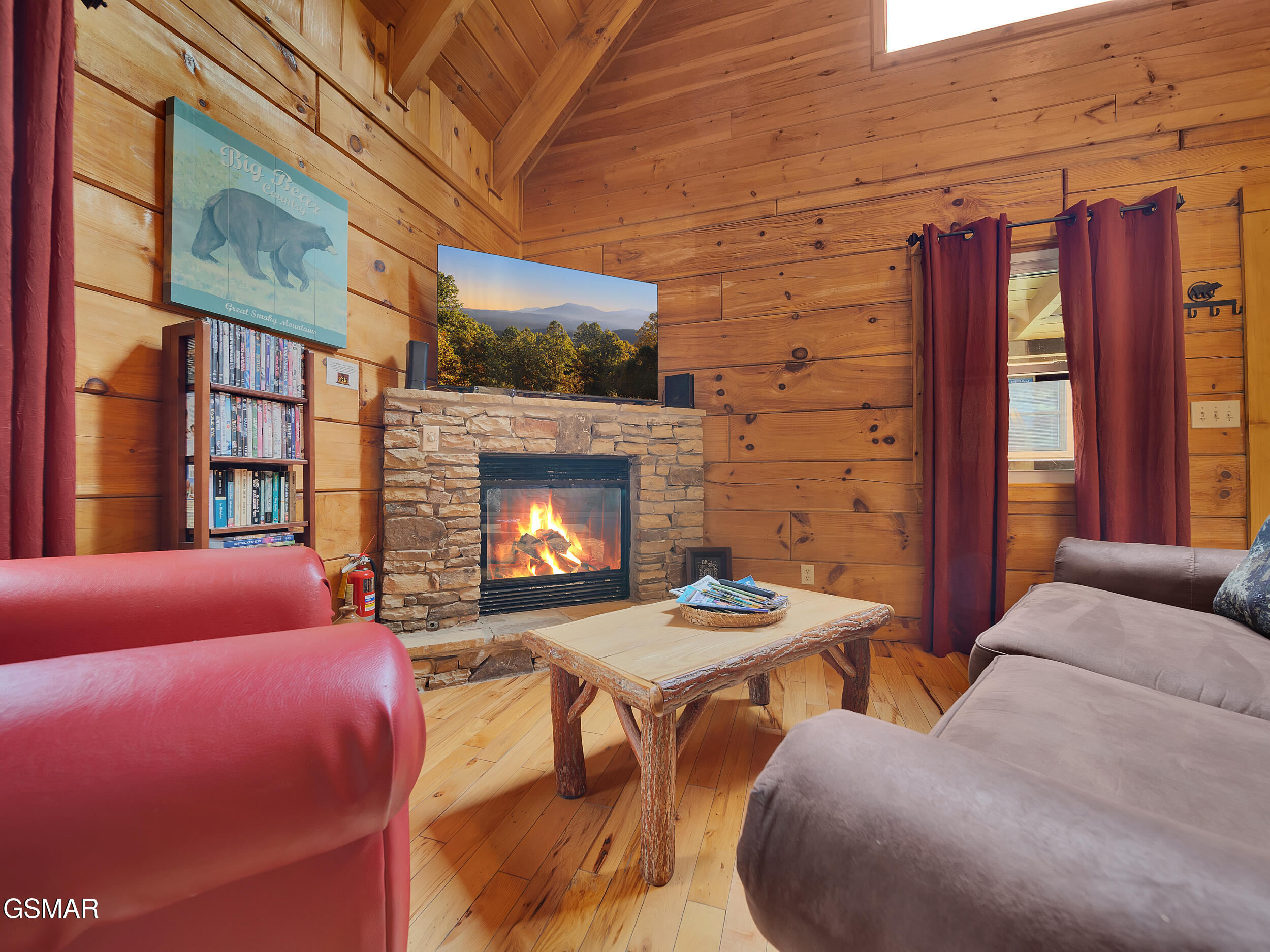 Gatlinburg, Tennessee, 37738, United States, 2 Bedrooms Bedrooms, ,2 BathroomsBathrooms,Residential,For Sale,1982435