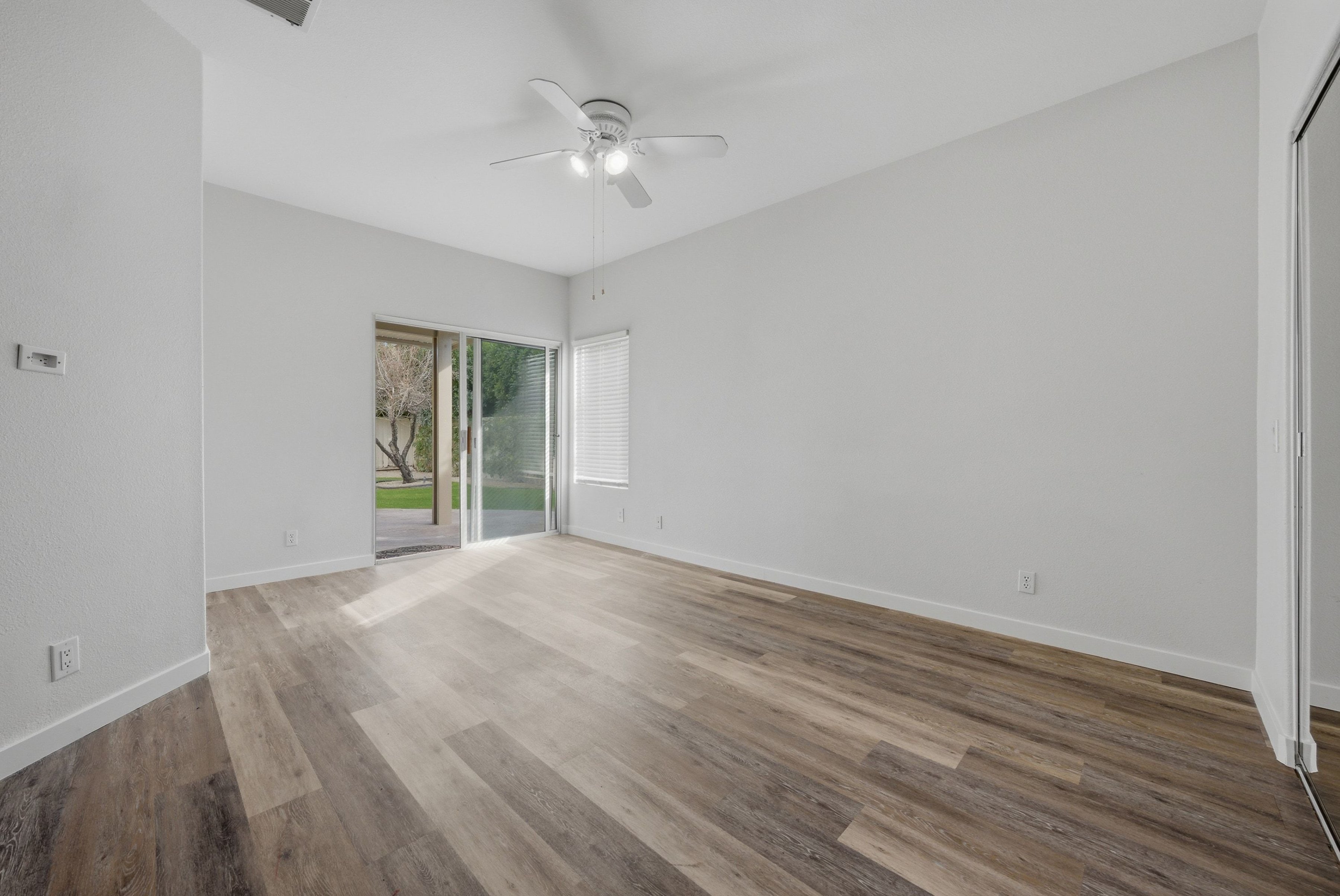  Coveted Merano Landscaped Oasis - 物件實景