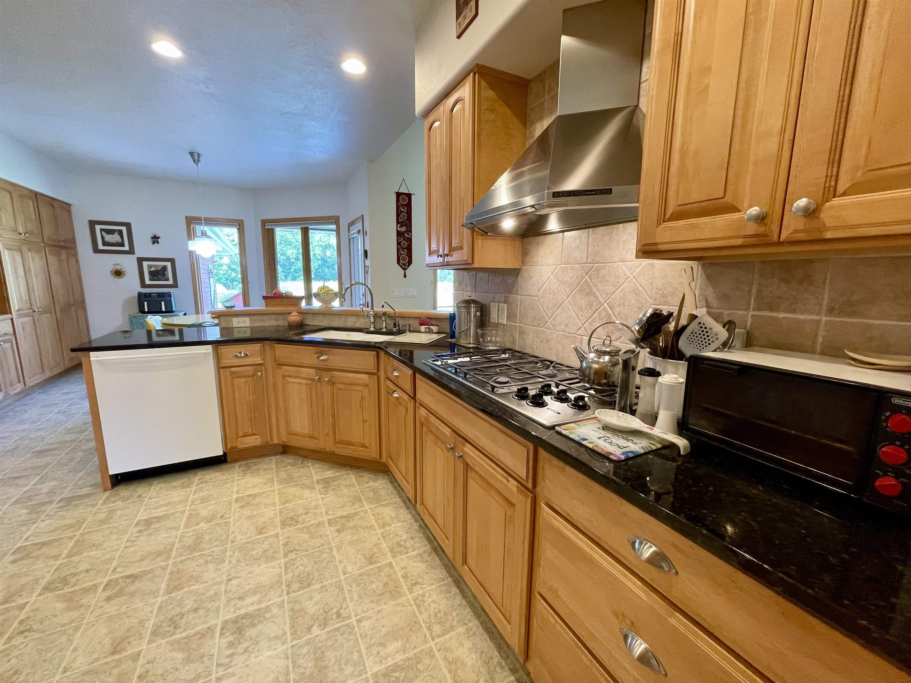 Janesville, Wisconsin, 53545, United States, 5 Bedrooms Bedrooms, ,4 BathroomsBathrooms,Residential,For Sale,1921861
