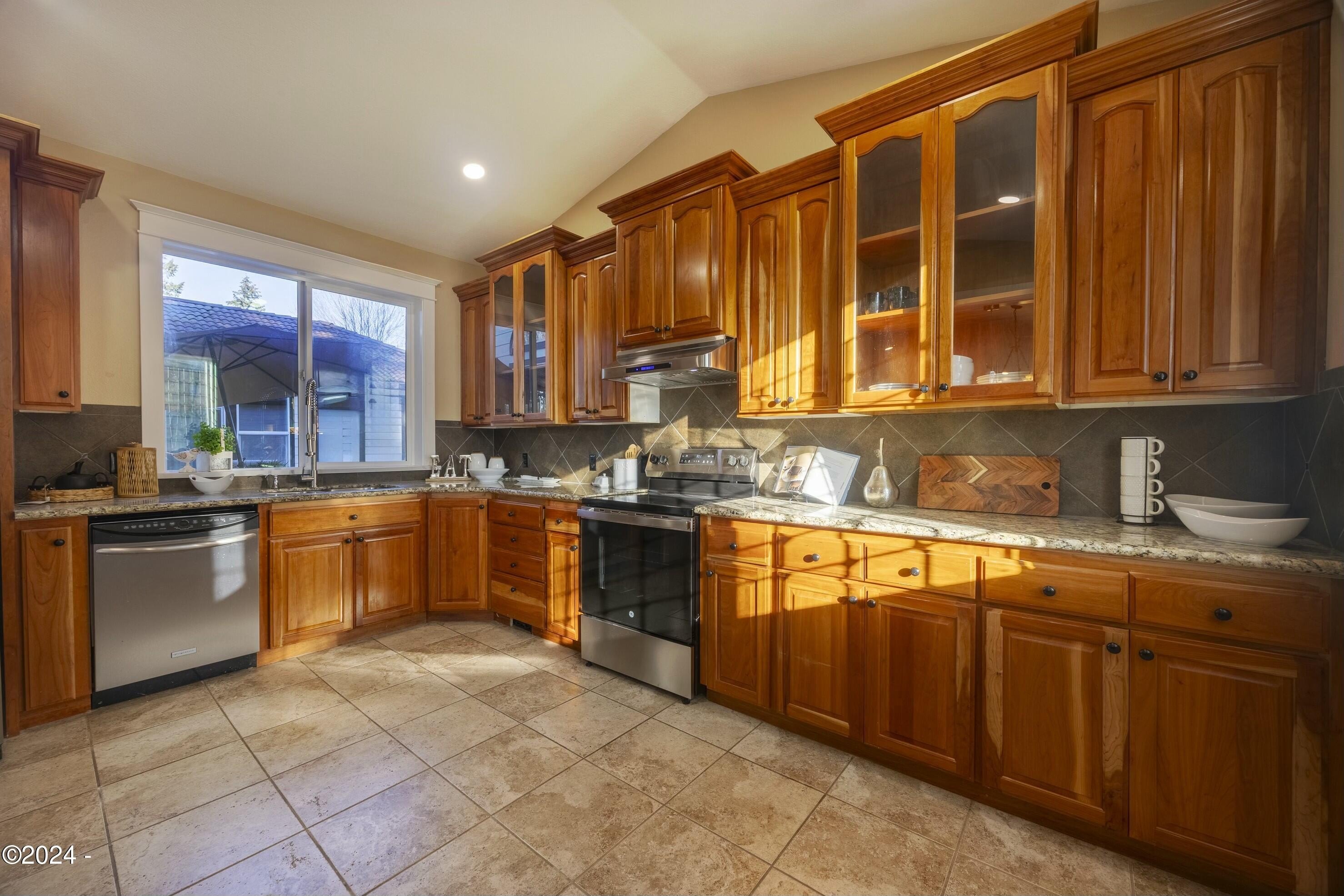 12989 SE Mountain Gate, Happy Valley, Oregon, 97086, United States, 4 Bedrooms Bedrooms, ,5 BathroomsBathrooms,Residential,For Sale,12989 SE Mountain Gate,1668514