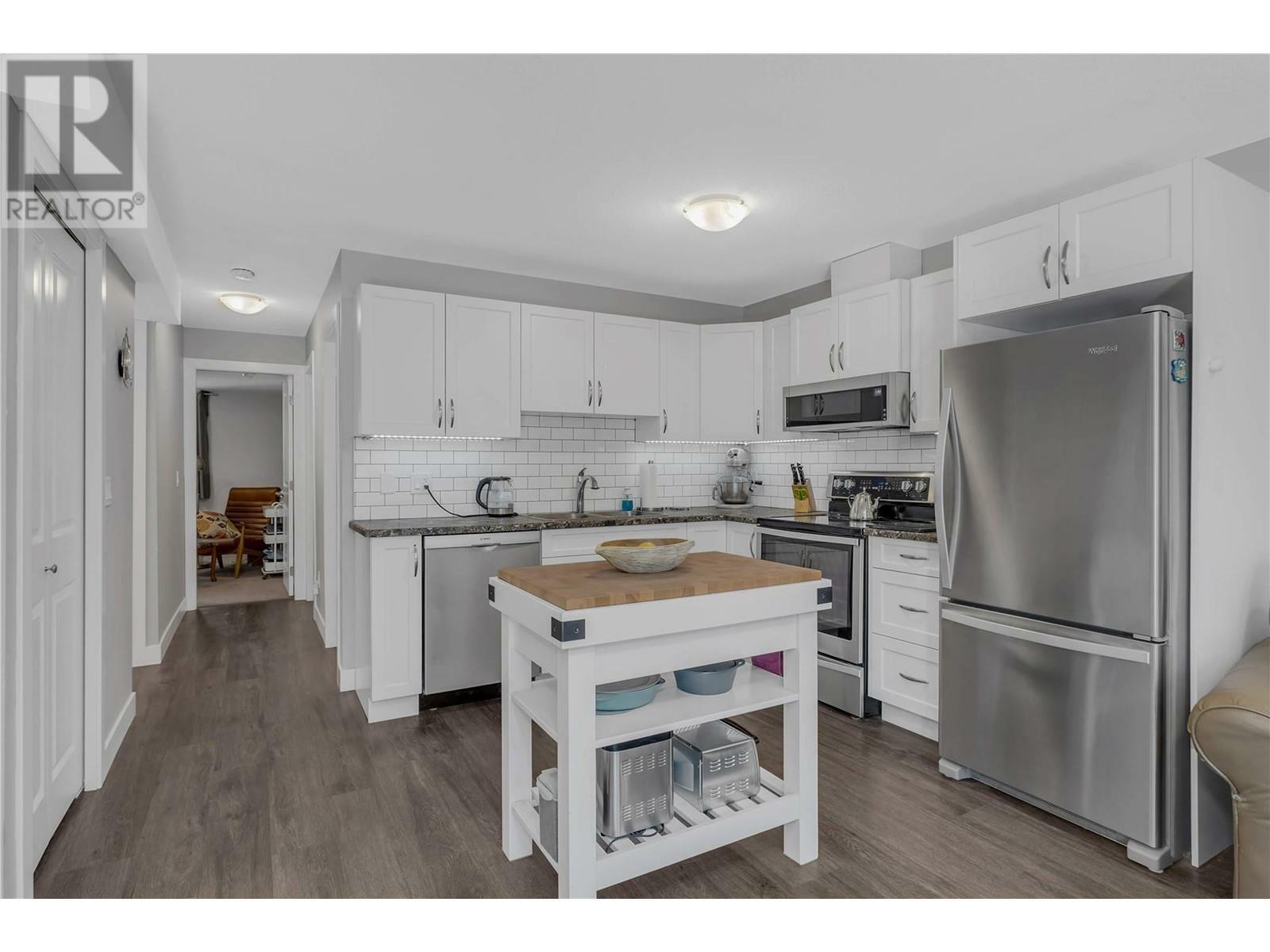 KELOWNA, British Columbia, V1Z 3W6, CA, 5 Bedrooms Bedrooms, ,3 BathroomsBathrooms,Residential,For Sale,1838987