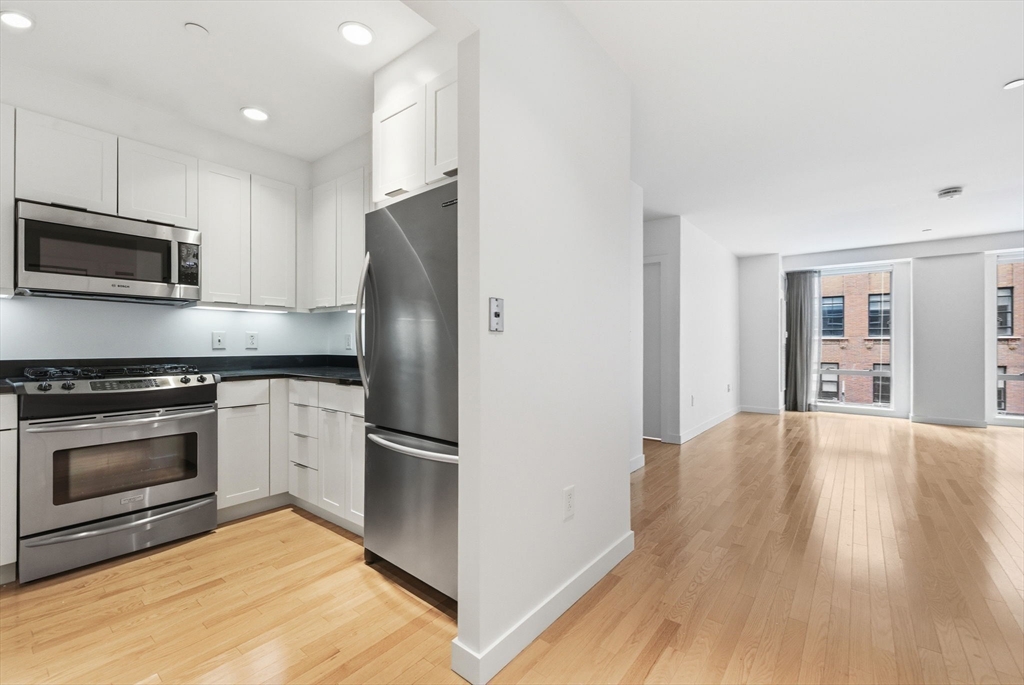 Boston, Massachusetts, 02110, United States, 2 Bedrooms Bedrooms, ,2 BathroomsBathrooms,Residential,For Sale,2048727