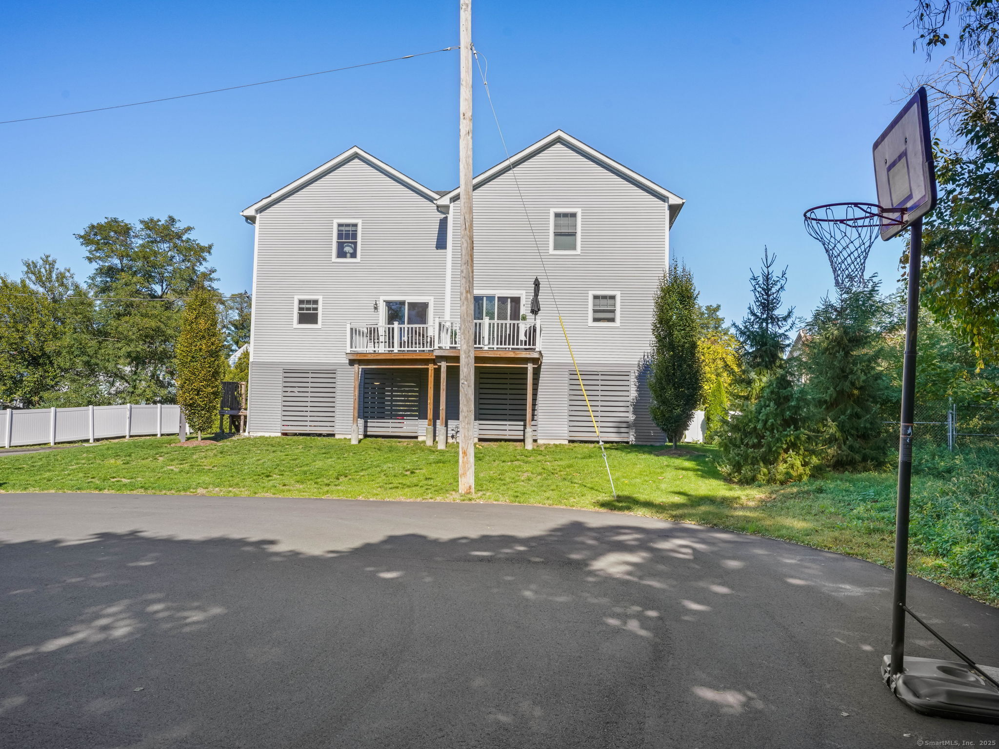 Fairfield, Connecticut, 06825, United States, 3 Bedrooms Bedrooms, ,3 BathroomsBathrooms,Residential,For Sale,1964162