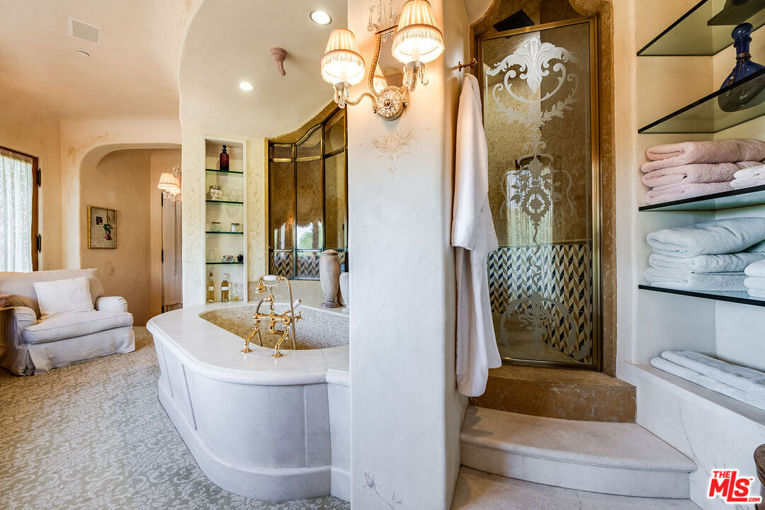 Pacific Palisades, California, 90272, United States, 8 Bedrooms Bedrooms, ,12 BathroomsBathrooms,Residential,For Sale,1949895