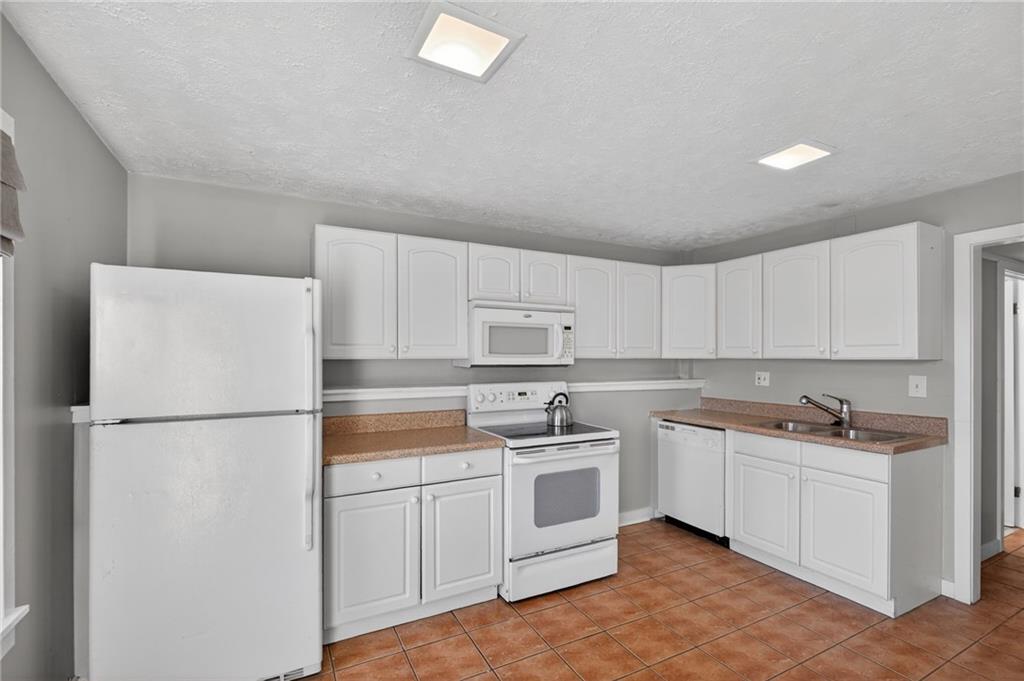 Roswell, Georgia, 30075, United States, 4 Bedrooms Bedrooms, ,4 BathroomsBathrooms,Residential,For Sale,2014792