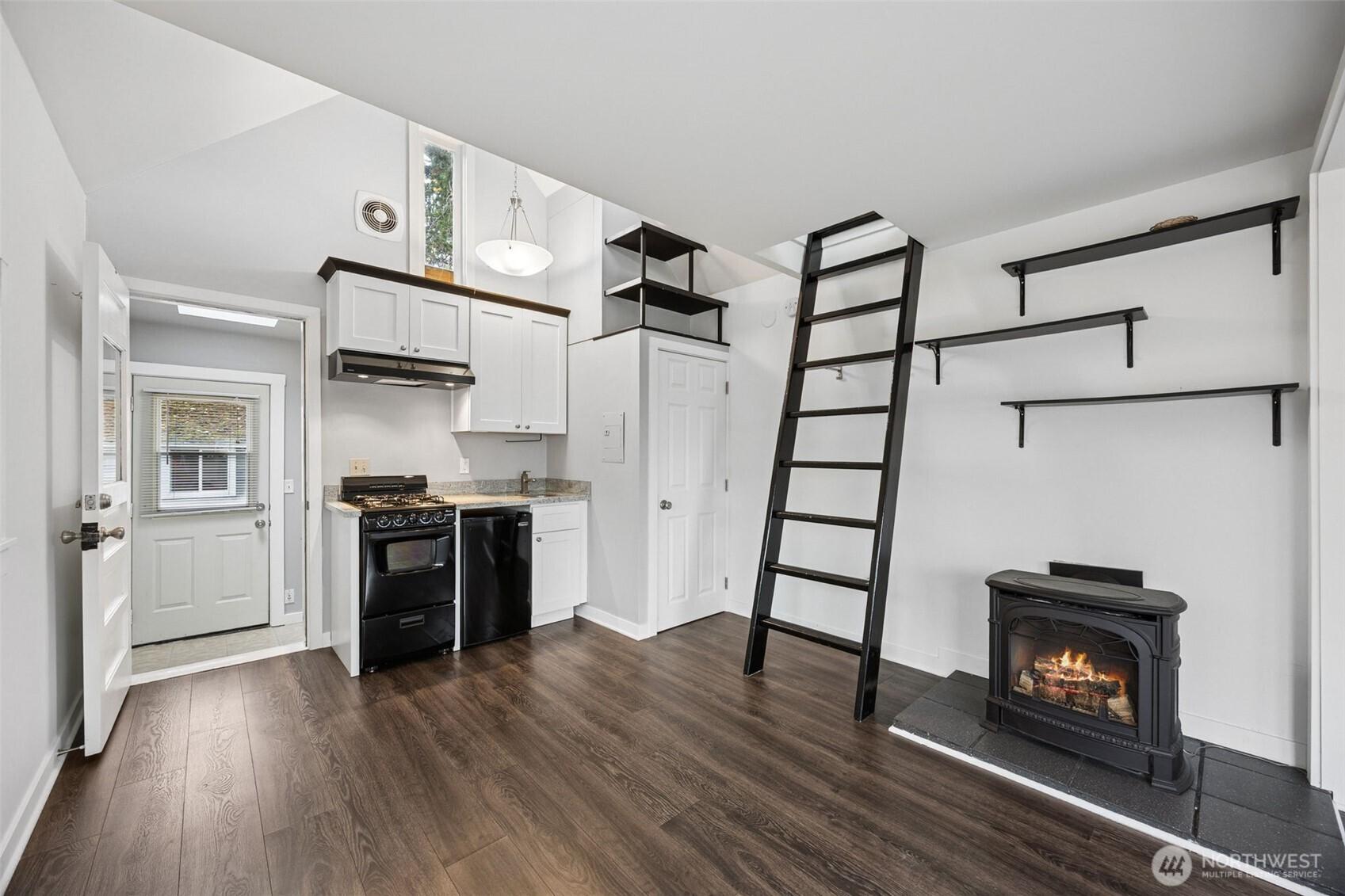 KIRKLAND, Washington, 98033, United States, 4 Bedrooms Bedrooms, ,3 BathroomsBathrooms,Residential,For Sale,1995728