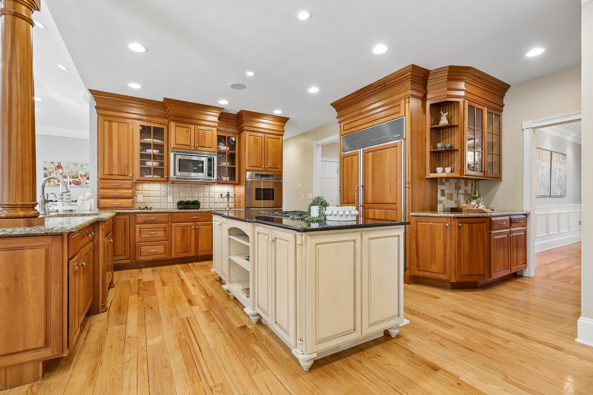  Stunning Belle Mead Estate with Private Theater, Gym, and Designer Finishes - 物件實景