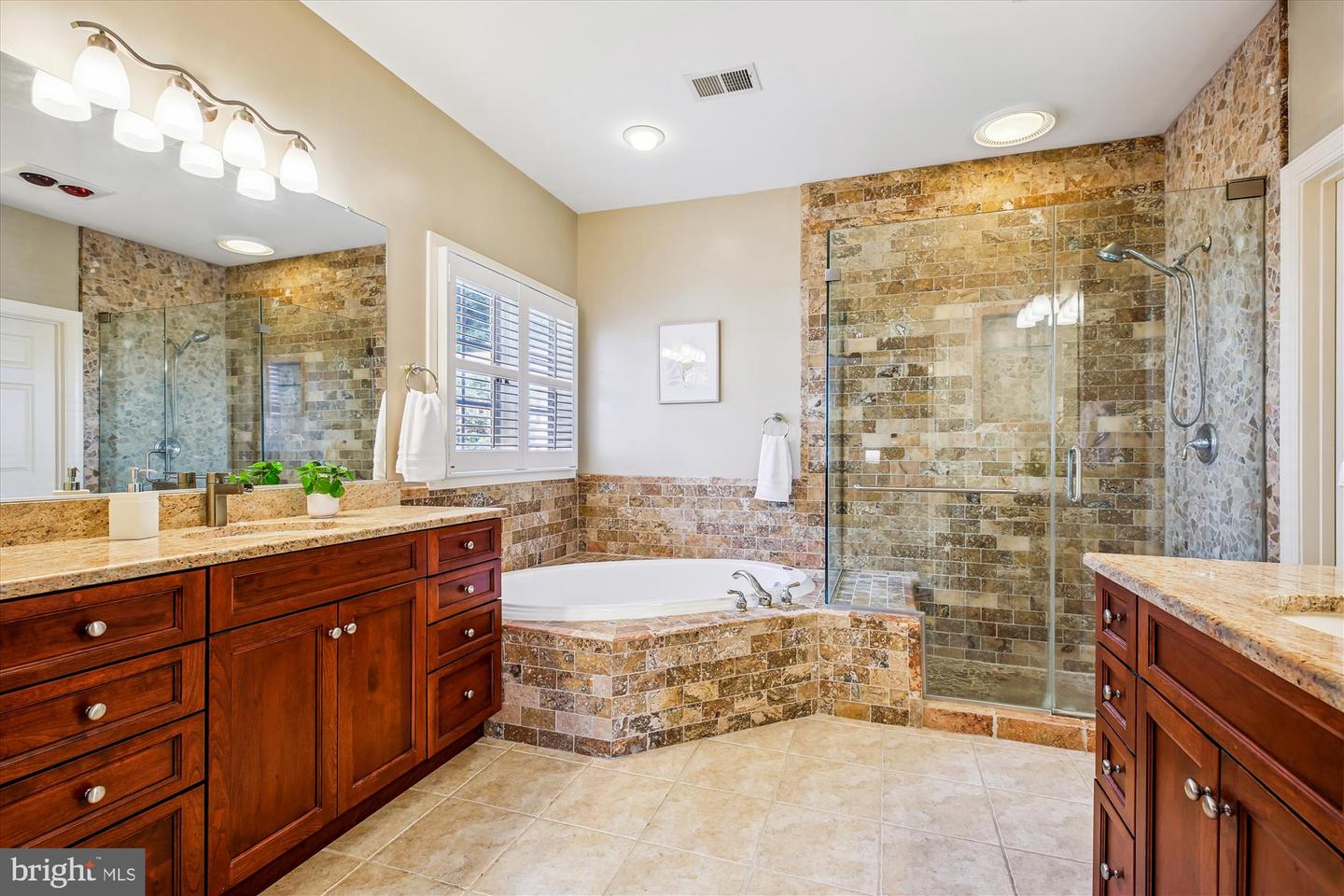 Gaithersburg, Maryland, 20878, United States, 5 Bedrooms Bedrooms, ,5 BathroomsBathrooms,Residential,For Sale,1907649