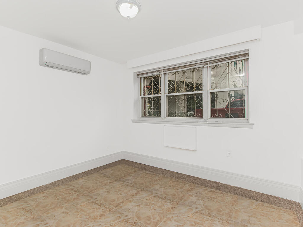 Bronx, New York, 10462, United States, 8 Bedrooms Bedrooms, ,3 BathroomsBathrooms,Residential,For Sale,1981445