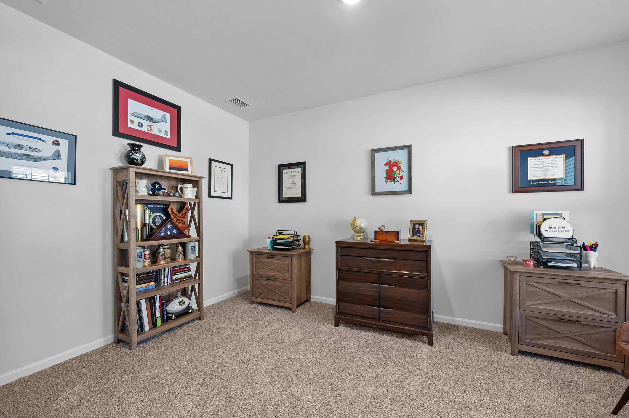  Move-In-Ready Living with a Home Office and Media Loft - 物件實景