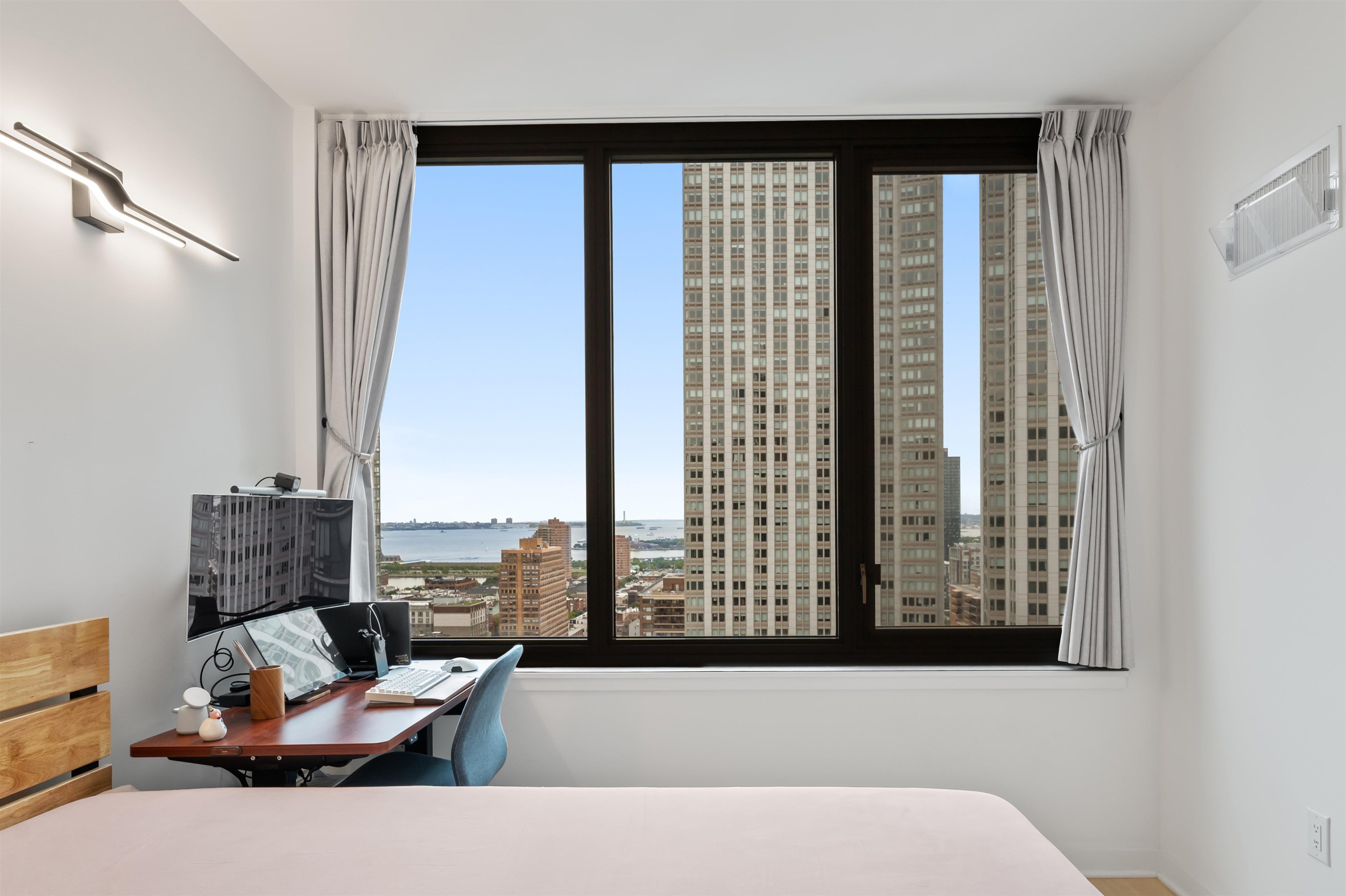 Jersey City, New Jersey, 07302, United States, 1 Bedroom Bedrooms, ,1 BathroomBathrooms,Residential,For Sale,1941676