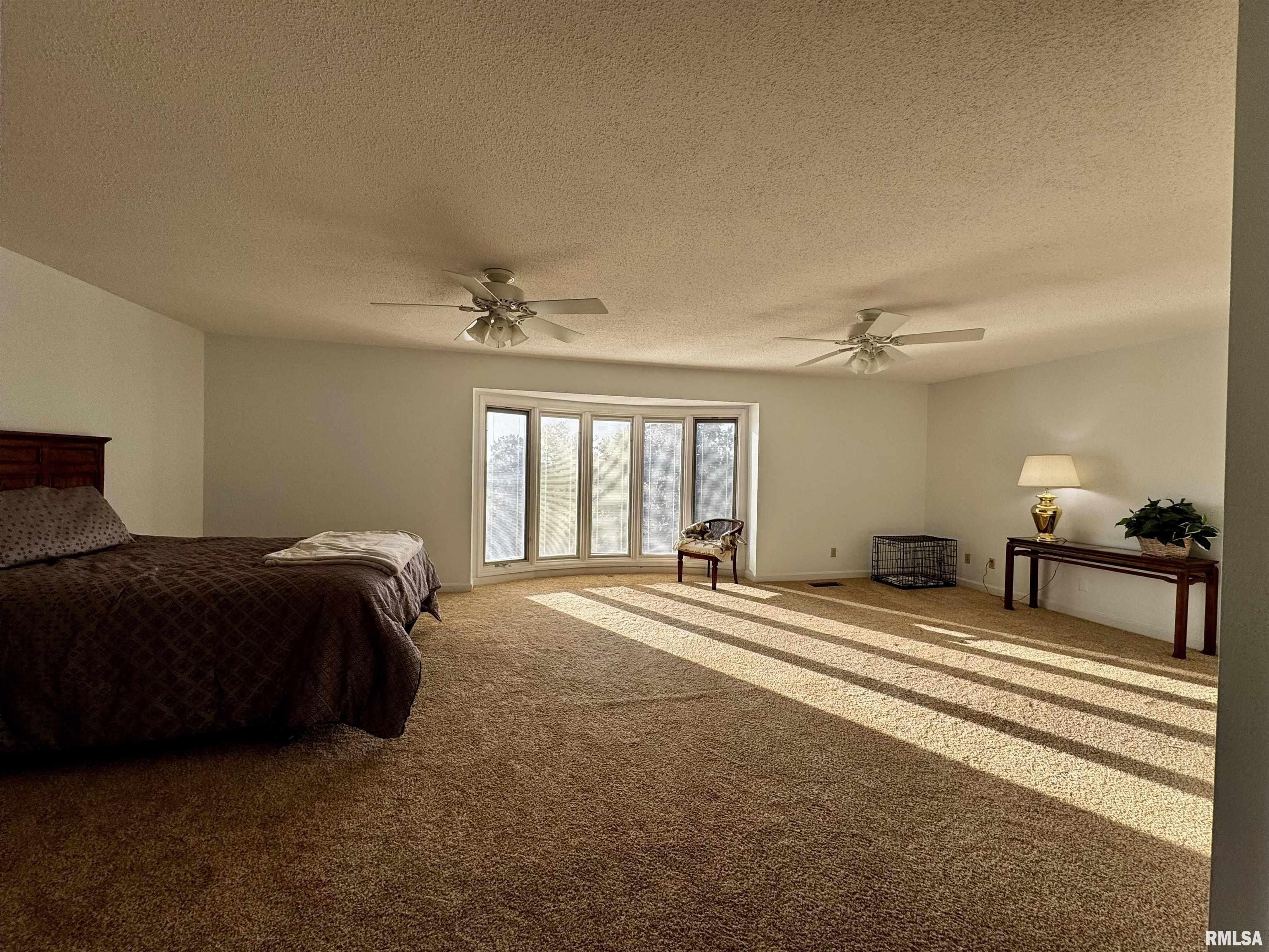 Macomb, Illinois, 61455, United States, 4 Bedrooms Bedrooms, ,6 BathroomsBathrooms,Residential,For Sale,1976758