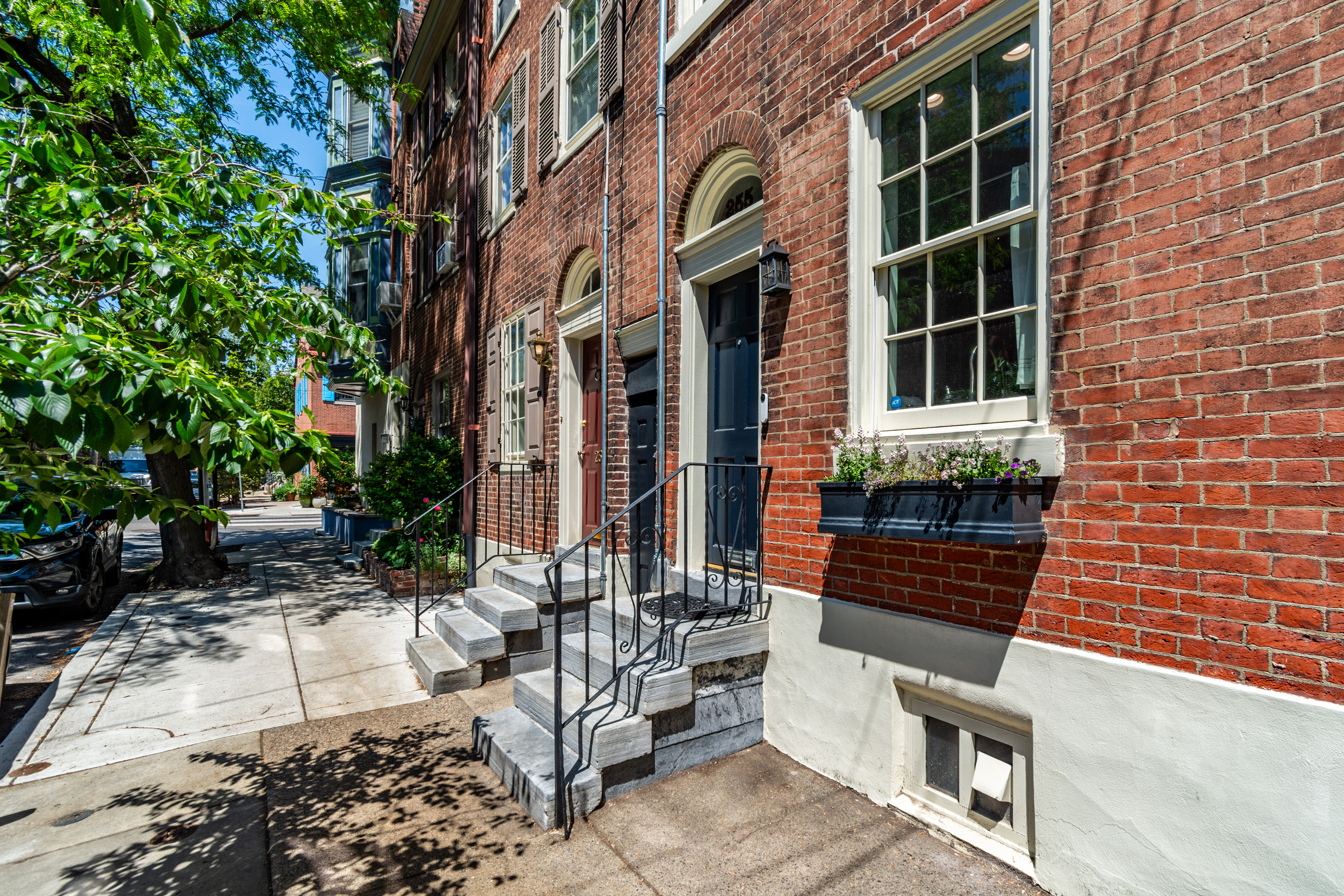  Vibrant Queen Village Gem - 物件實景