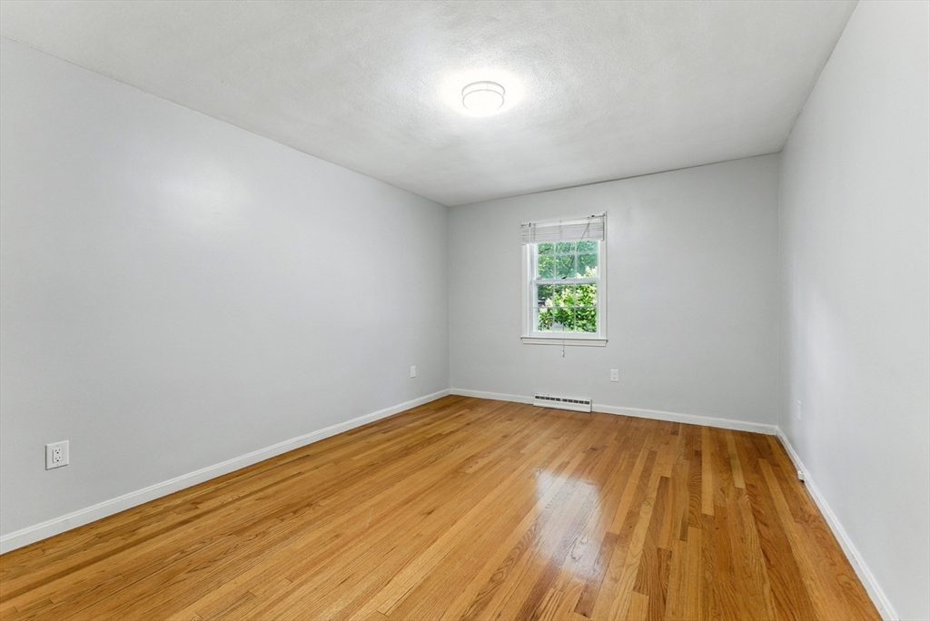 Longmeadow, Massachusetts, 01106, United States, 3 Bedrooms Bedrooms, ,3 BathroomsBathrooms,Residential,For Sale,1933397