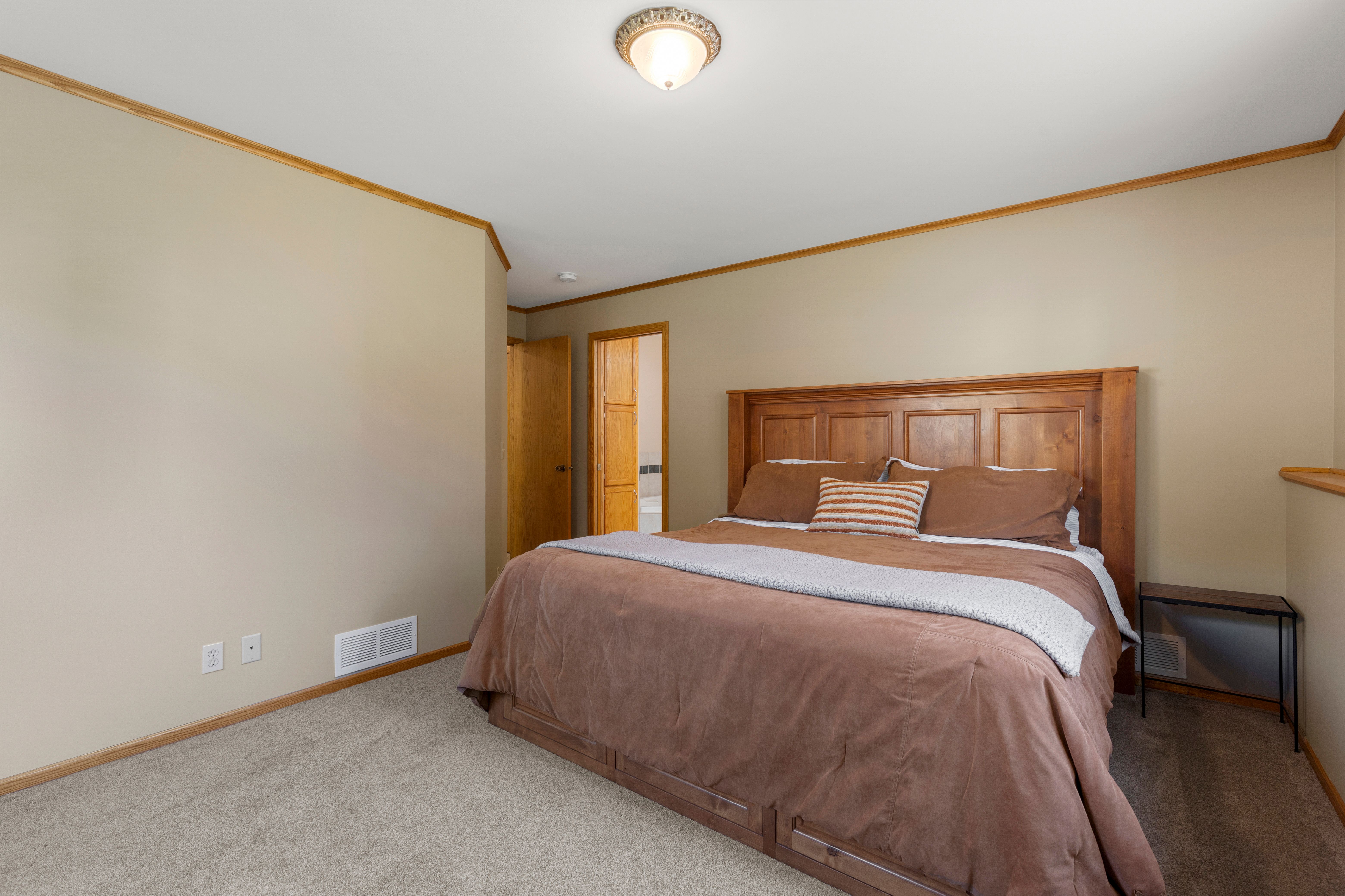  Inviting Champlin Living with Thoughtful Modern Updates - 物件實景