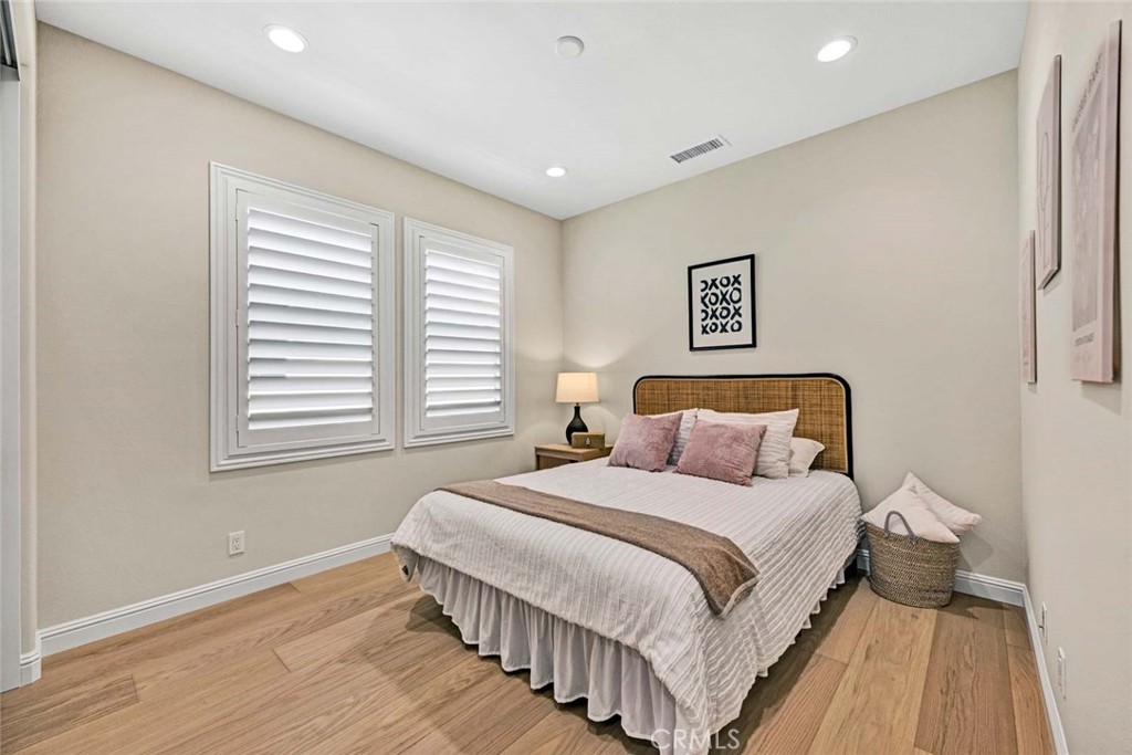 Lake Forest, California, 92630, United States, 4 Bedrooms Bedrooms, ,5 BathroomsBathrooms,Residential,For Sale,1988147