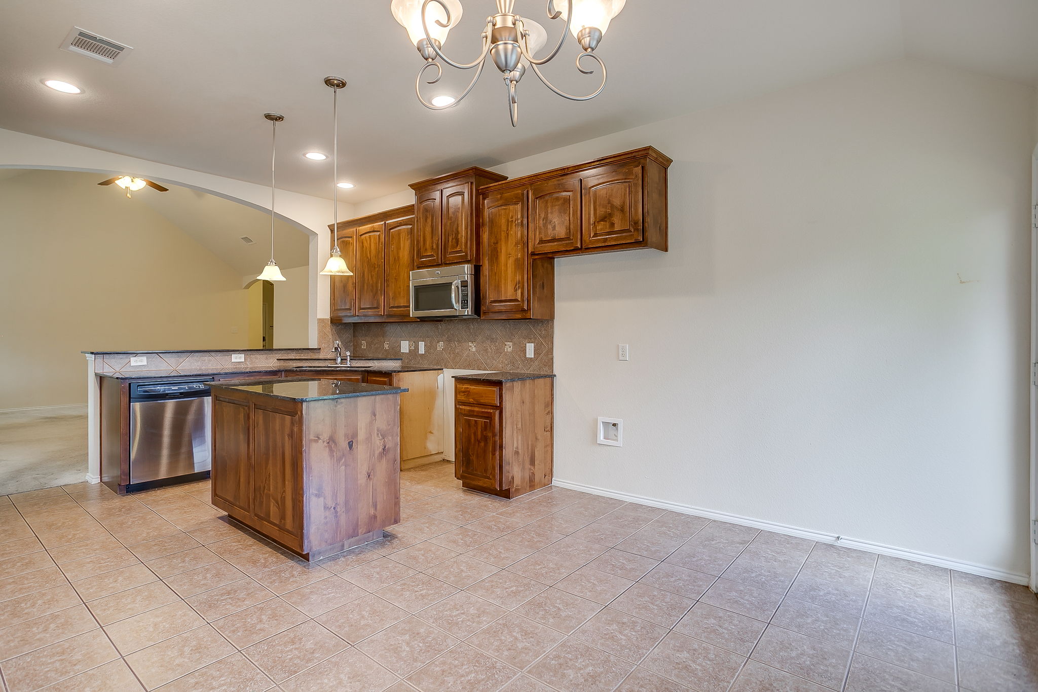 637 Brooks Street, Crowley, TX, 76036 - 物件實景