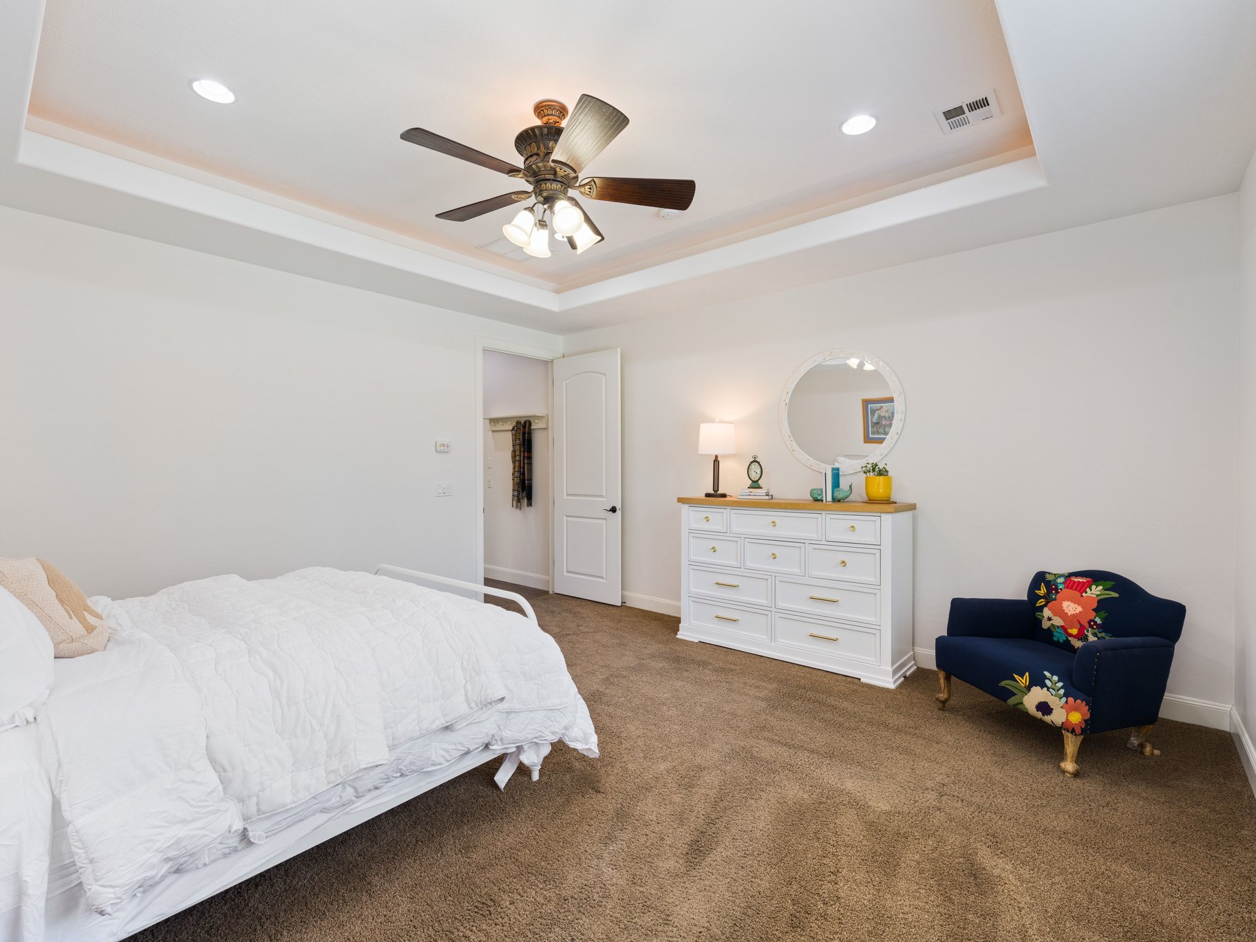  Single-Level Living with Private Pool & Rare 6-Car Garage in Green Springs - 物件實景