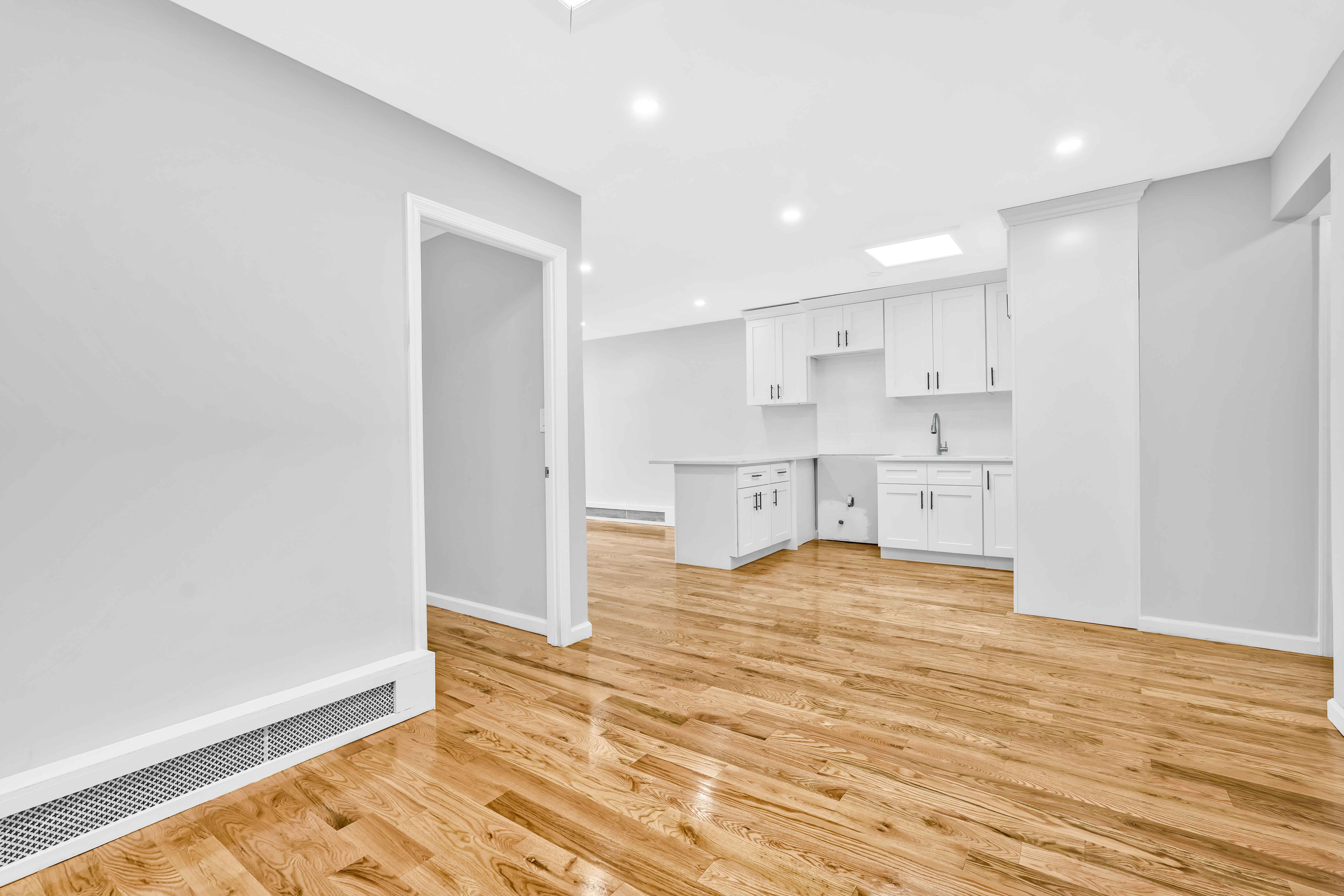 Bronx, New York, 1046, United States, 8 Bedrooms Bedrooms, ,5 BathroomsBathrooms,Residential,For Sale,1921443