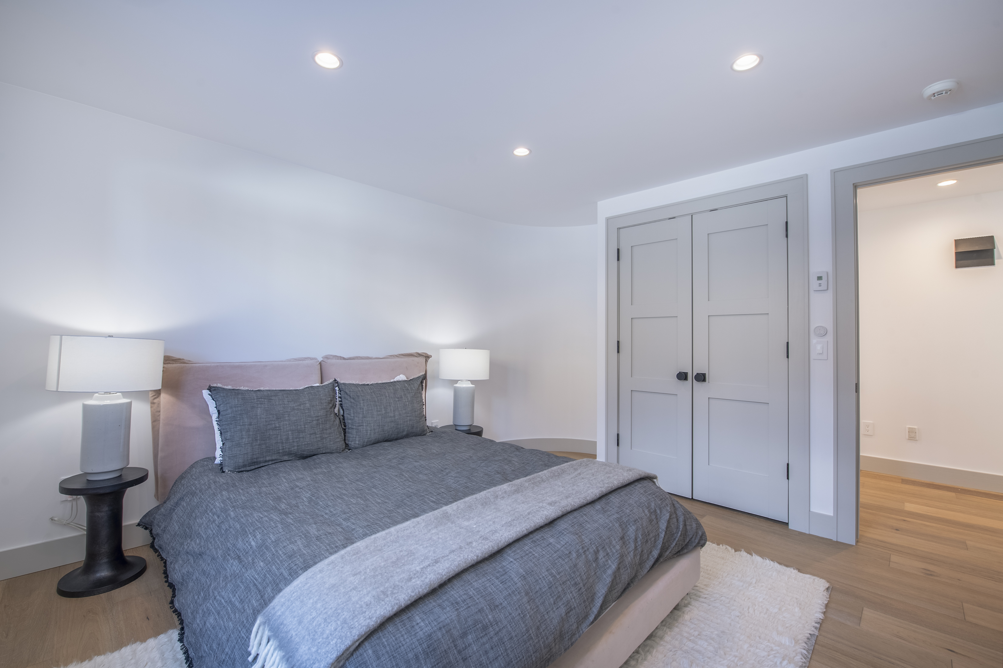  Big And Beautiful In The Desirable And Peaceful East End Of Town - 物件實景